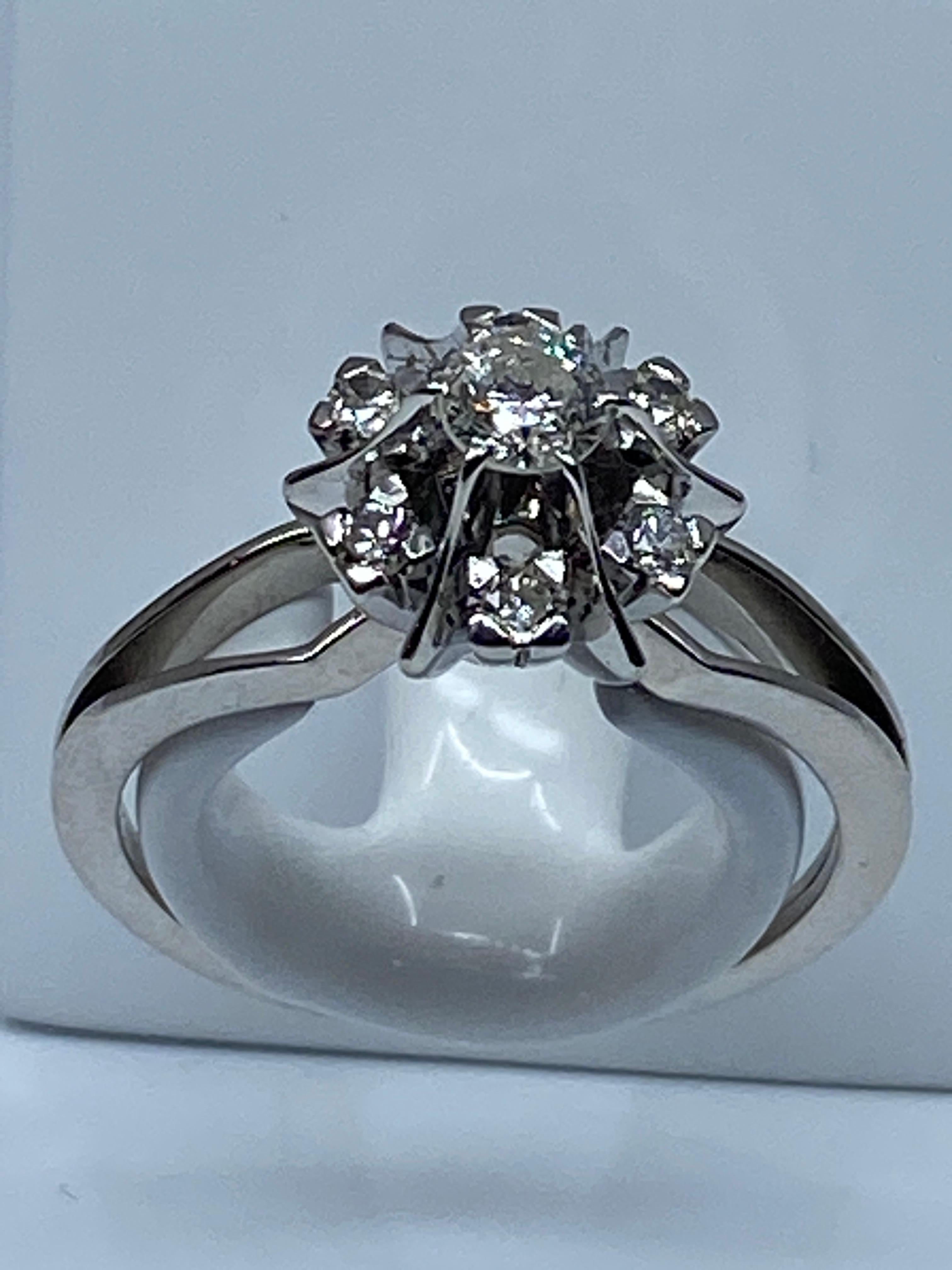 Engagement Ring in 18 Carat White Gold, Flower Model Set with 7 Diamonds 7