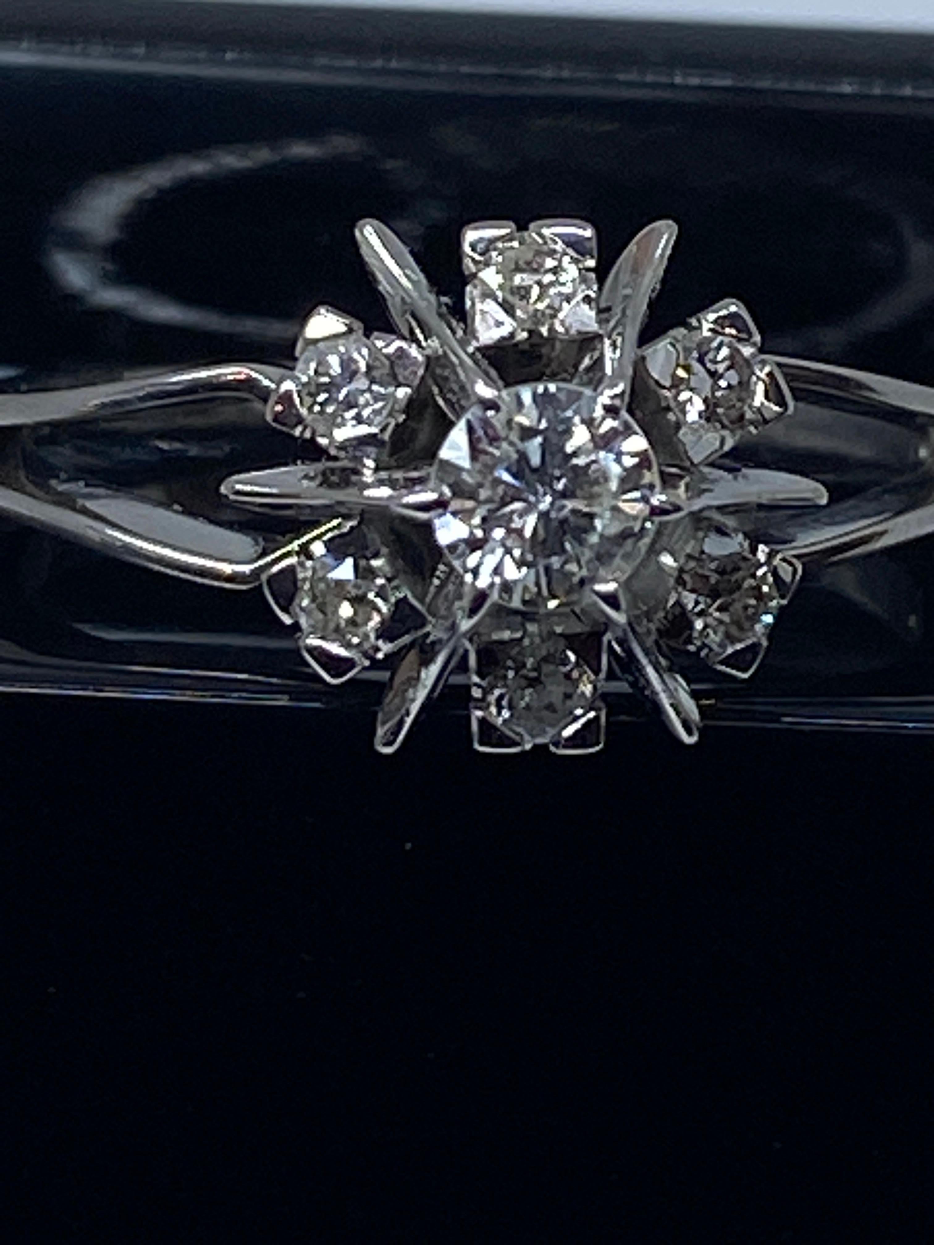 Women's or Men's Engagement Ring in 18 Carat White Gold, Flower Model Set with 7 Diamonds