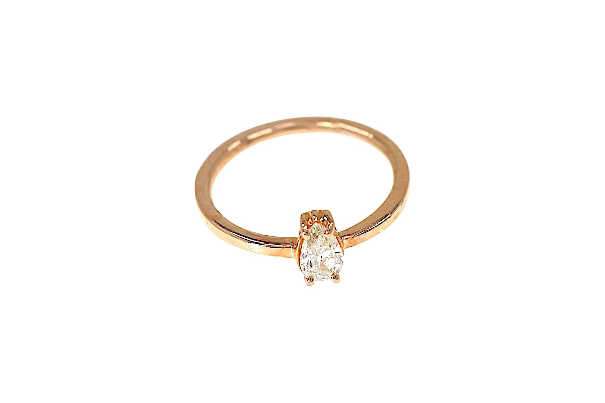 Contemporaneo Engagement Ring Pear Cut White Diamond Rose Gold Botta Gioielli in vendita