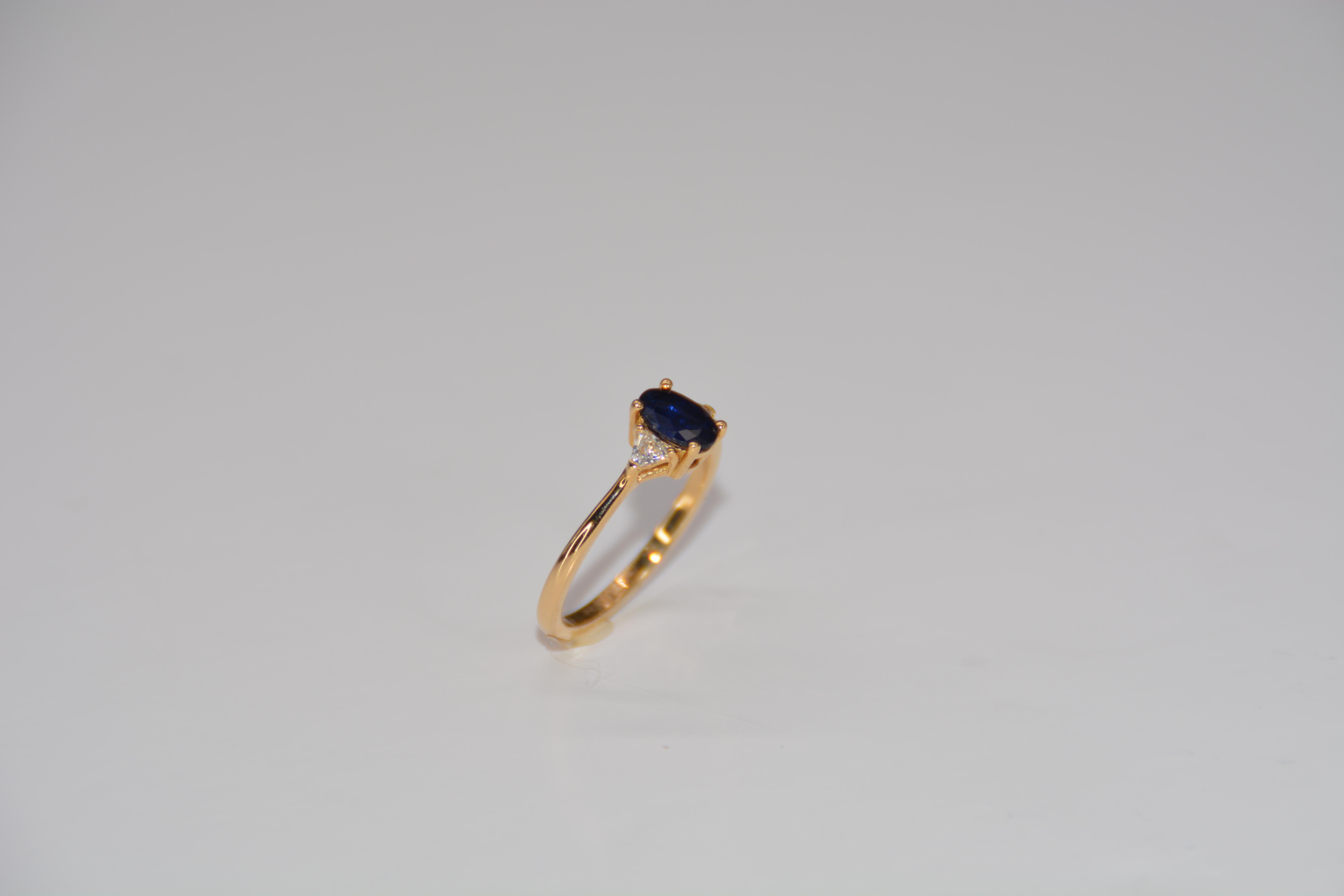 Engagement Ring Sapphire Diamonds Yellow Gold In New Condition For Sale In Vannes, FR