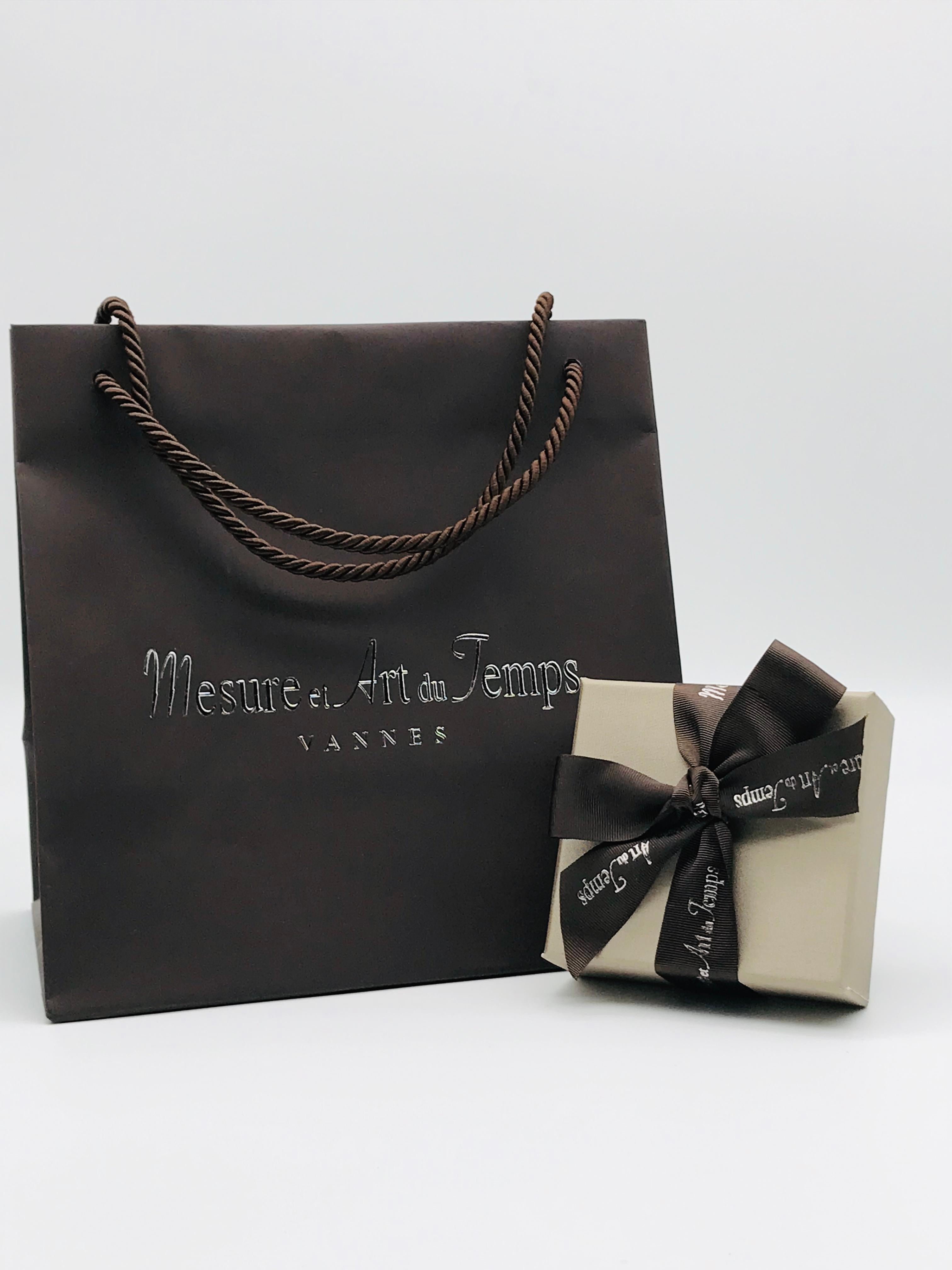 Bague de fiançailles saphir blanc diamants or blanc 18 carats en vente 3