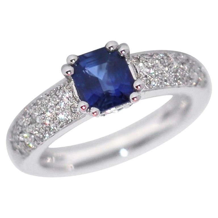 Bague de fiançailles saphir blanc diamants or blanc 18 carats