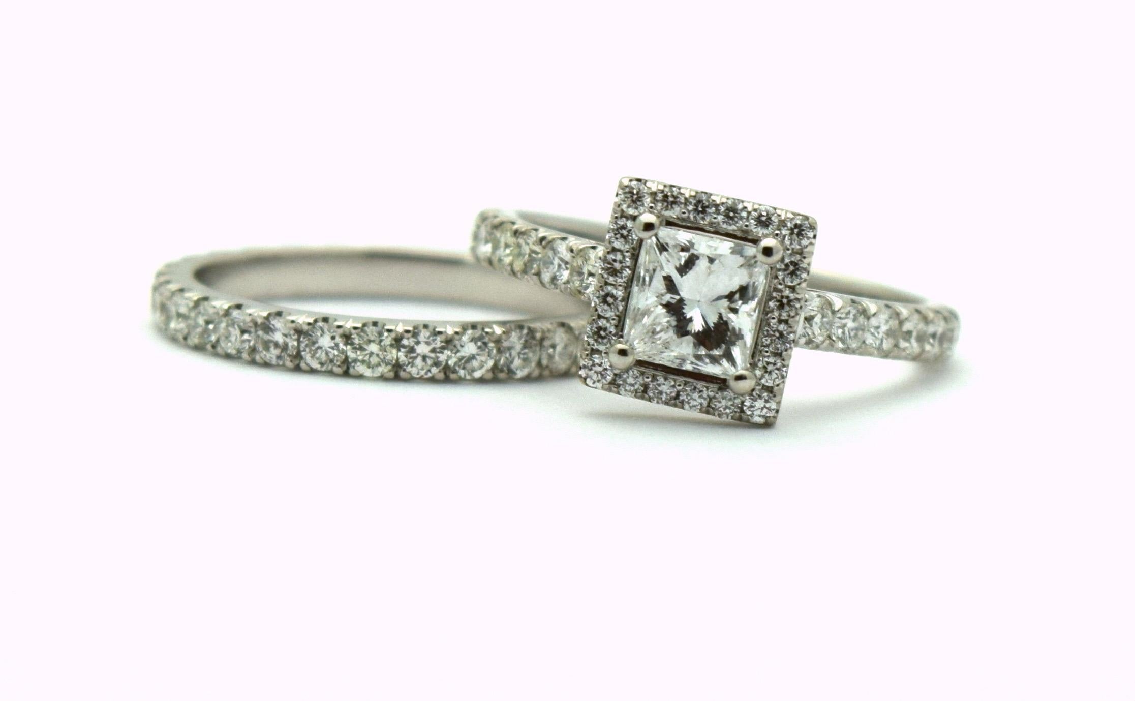 Princess Cut Engagement ring set Princess cut engagement ring 18KT gold diamond ring & band For Sale