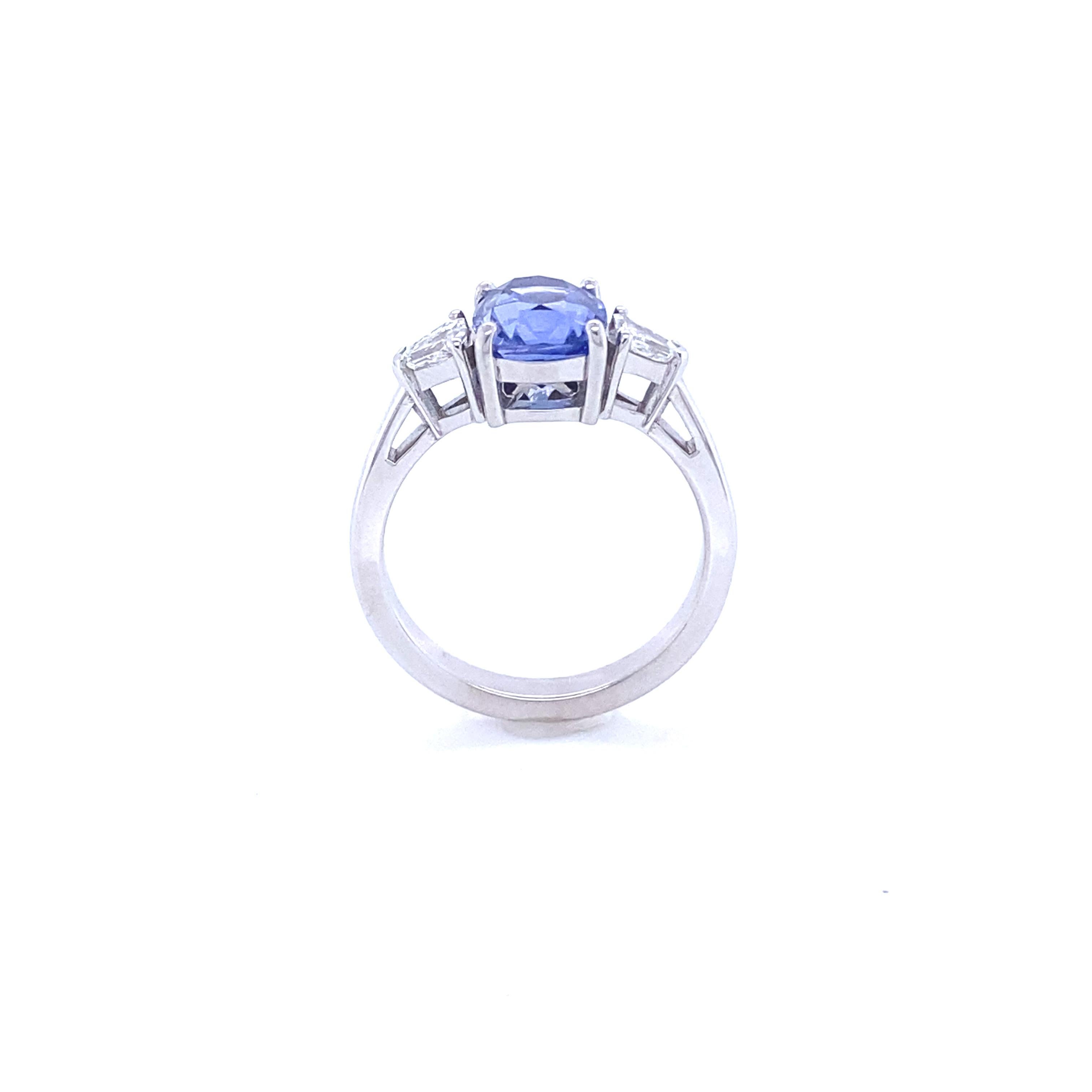Engagement Ring White Gold with a Ceylan Sapphire and Diamonds In New Condition For Sale In Vannes, FR