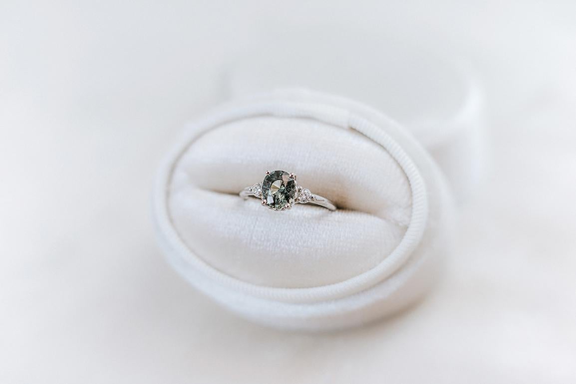 For Sale:  Engagement ring with oval green sapphire and diamonds 2