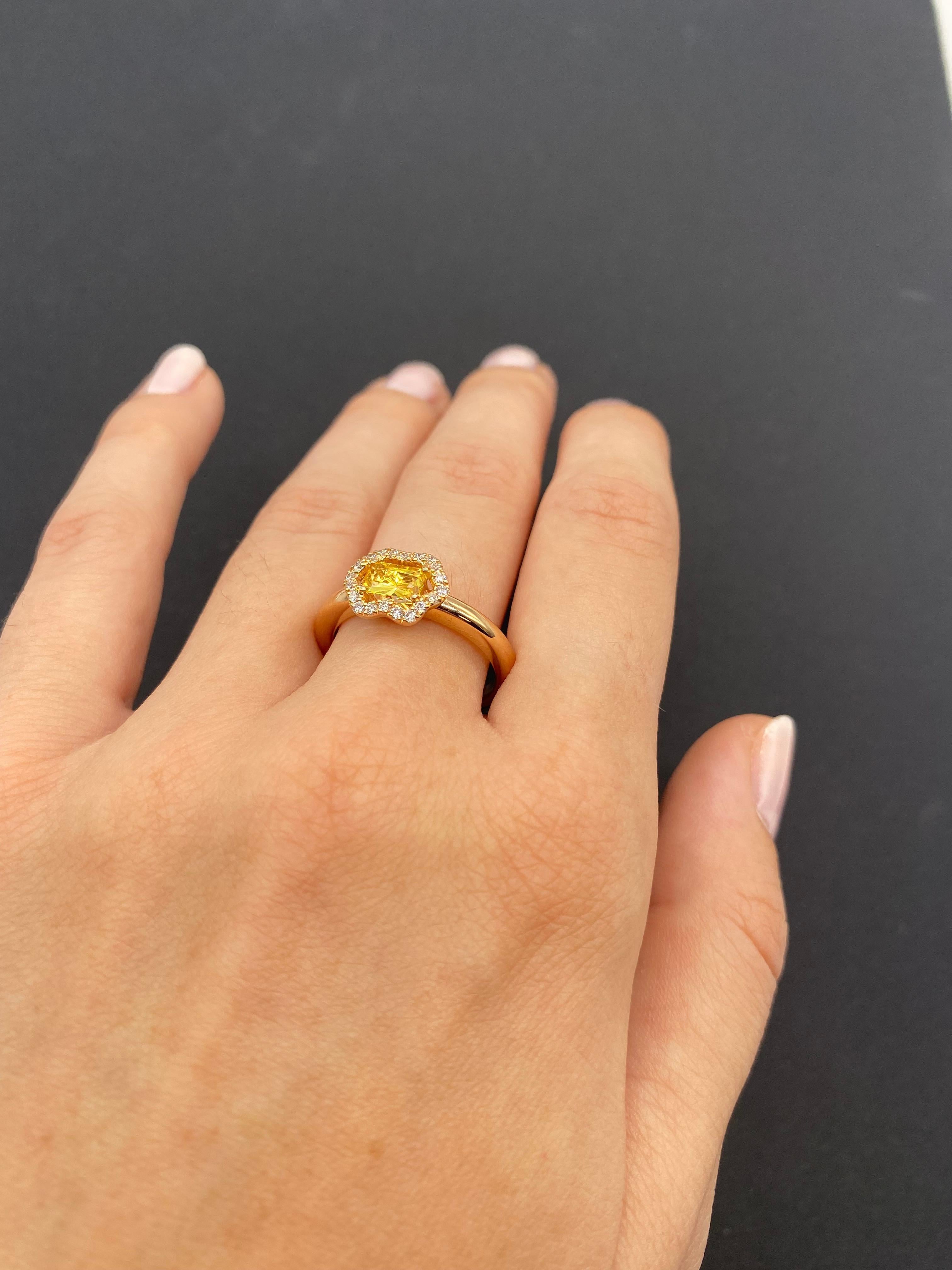Verlobungsring aus Roségold mit gelbem Saphir und Diamanten im Angebot 3