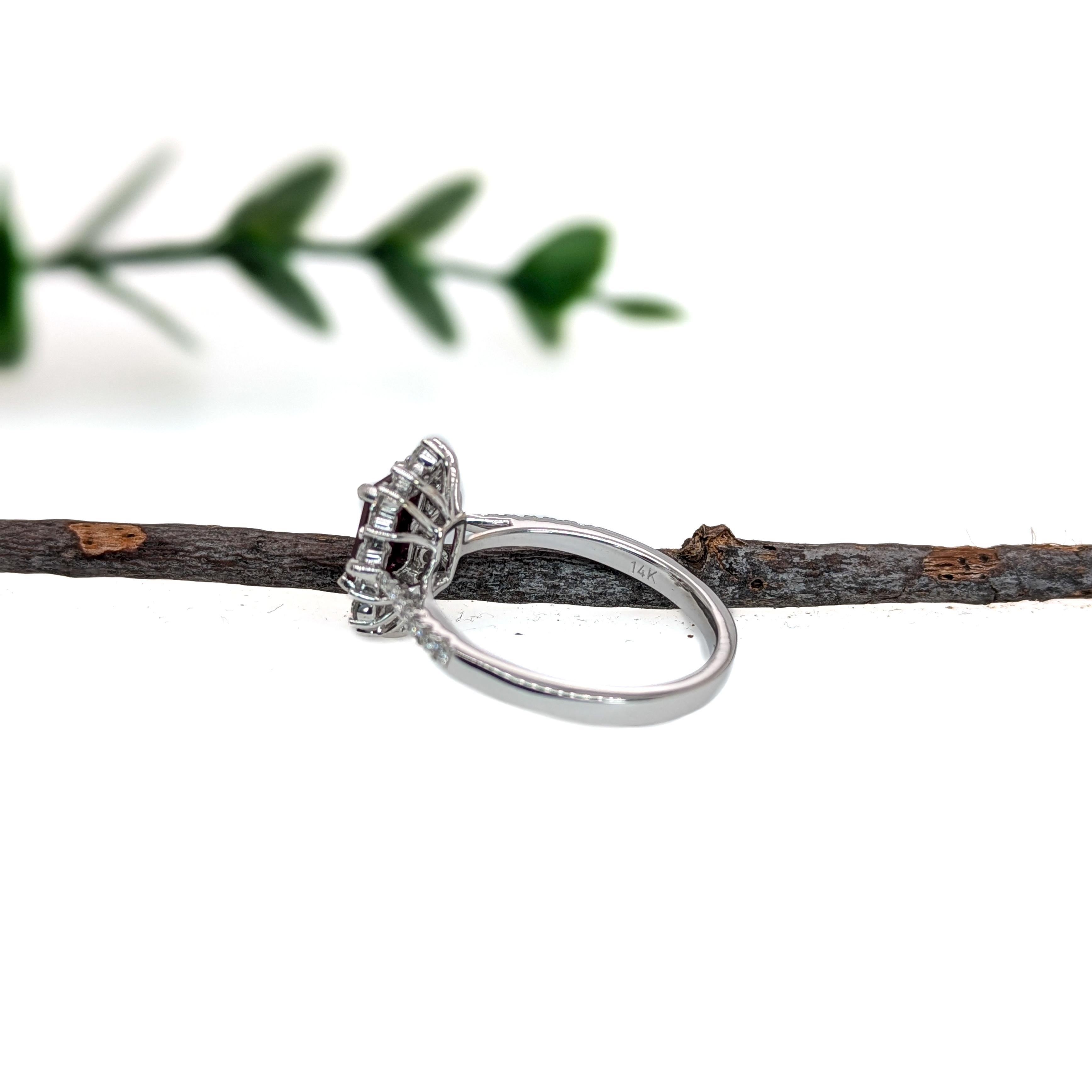 Donna Anello di fidanzamento con rubino e diamanti estratti dalla terra in oro bianco massiccio 14 carati  EM 7x5mm in vendita