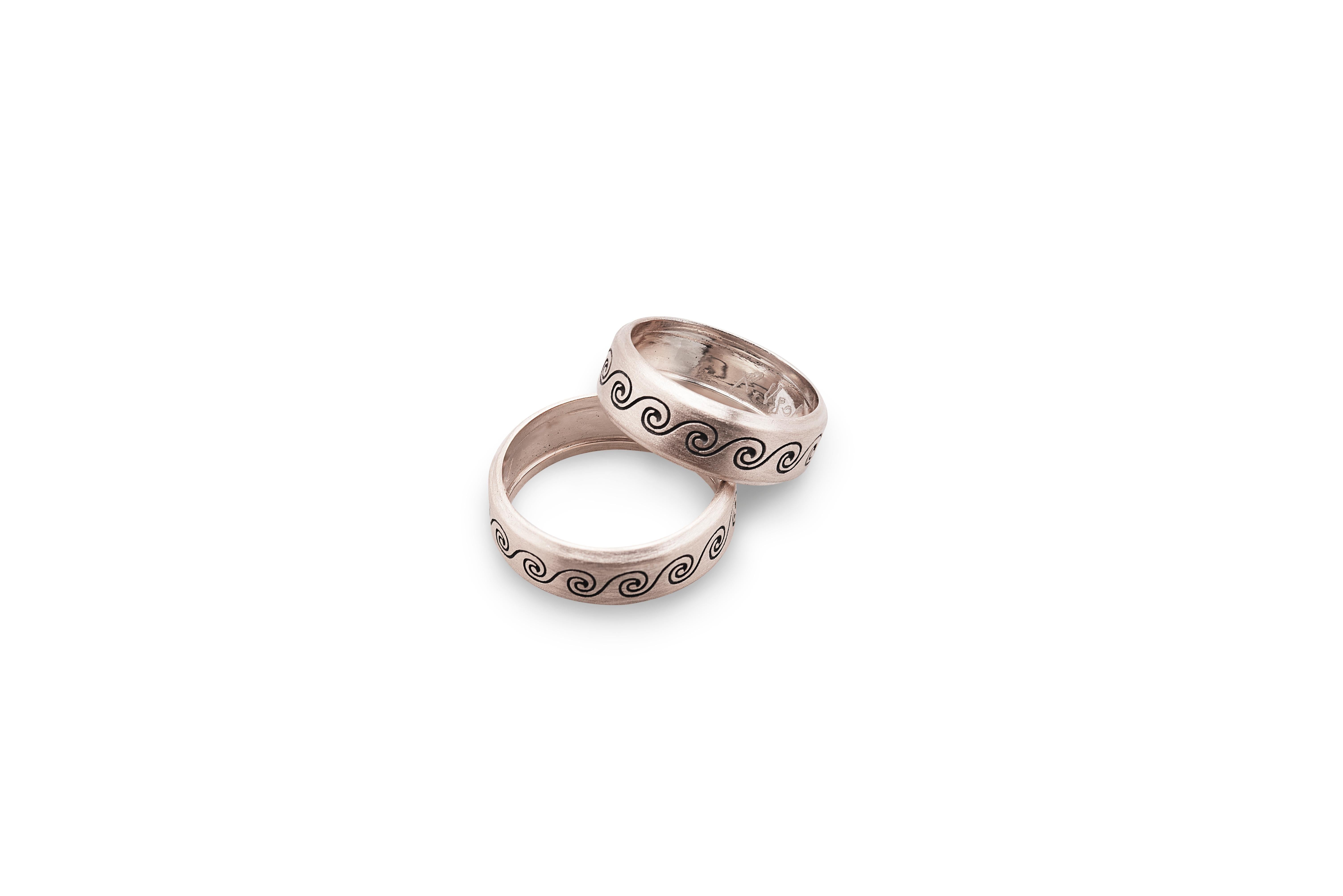 Engagement Satin 18 Karat White Gold Wave Unisex Design Ring For Sale 1
