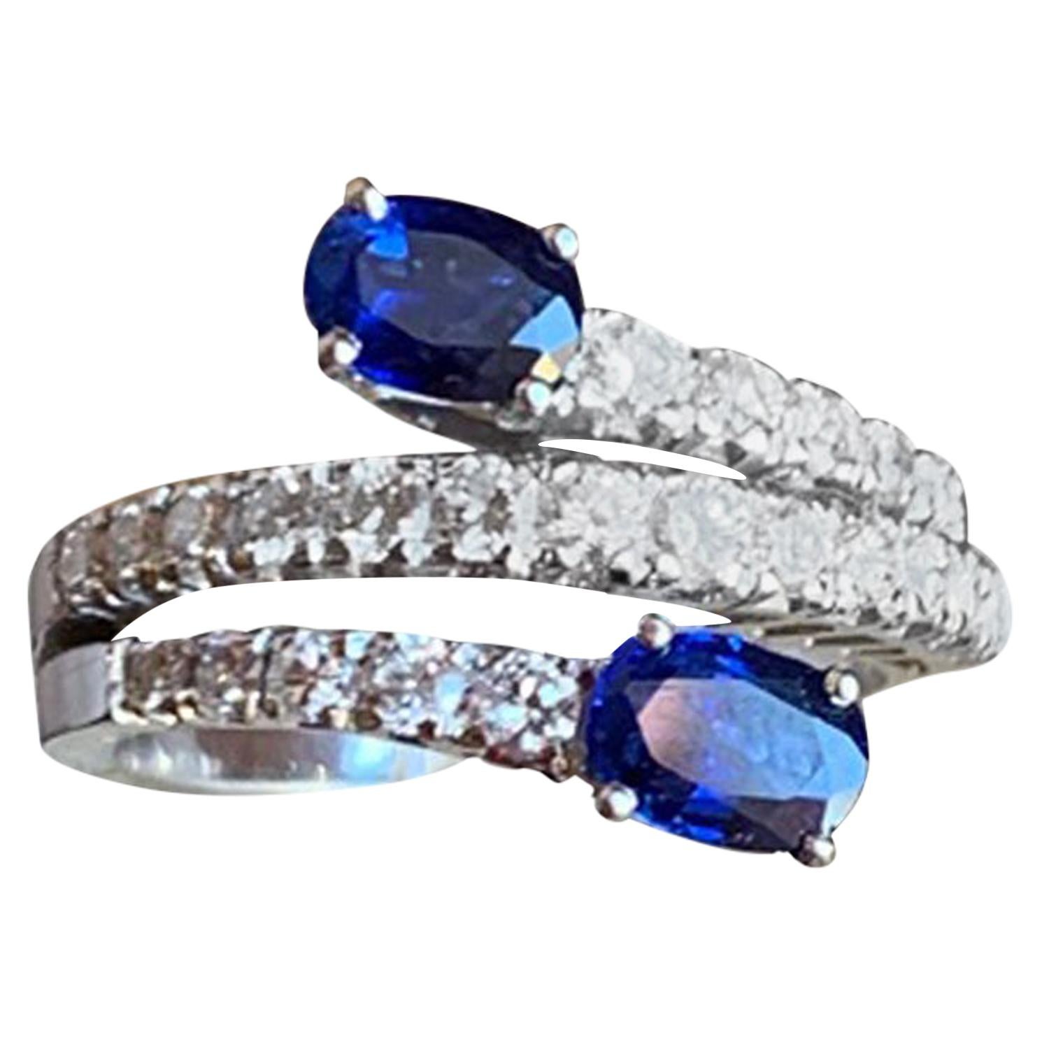 Vintage Engagement Toi e Moi Sapphires and Diamonds 18 Karat Gold Ring