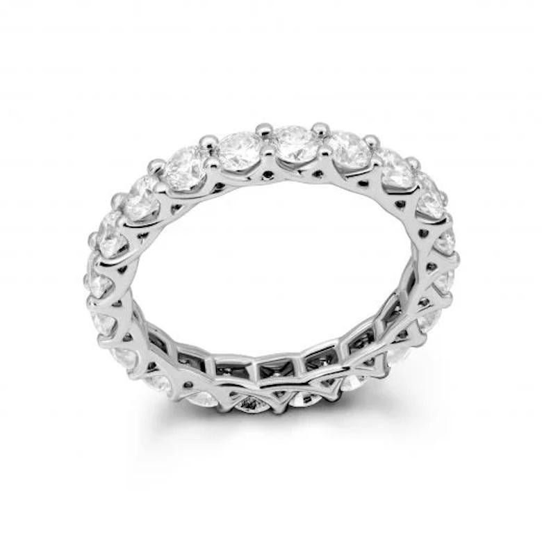 Moderne Elegance White Diamond Band Elegant White Gold Ring for Her en vente