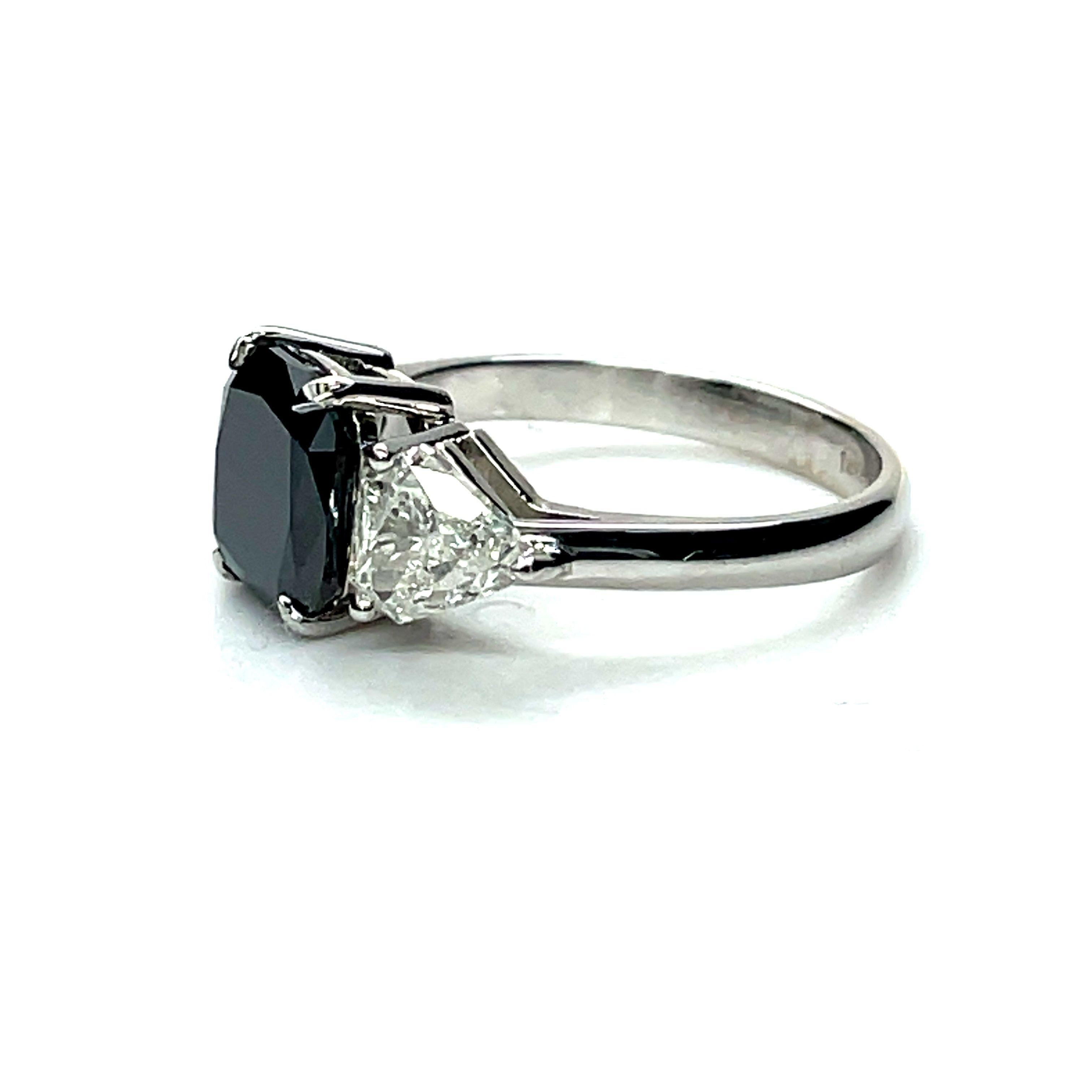  Engagment ring, 2.35ct Black Diamond Trillions cut side Diamonds 18K white gold For Sale 1