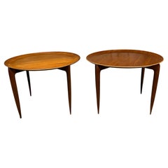 1957 Pareja de mesas auxiliares plegables con bandeja de teca Engholm & Willumsen para Fritz Hansen