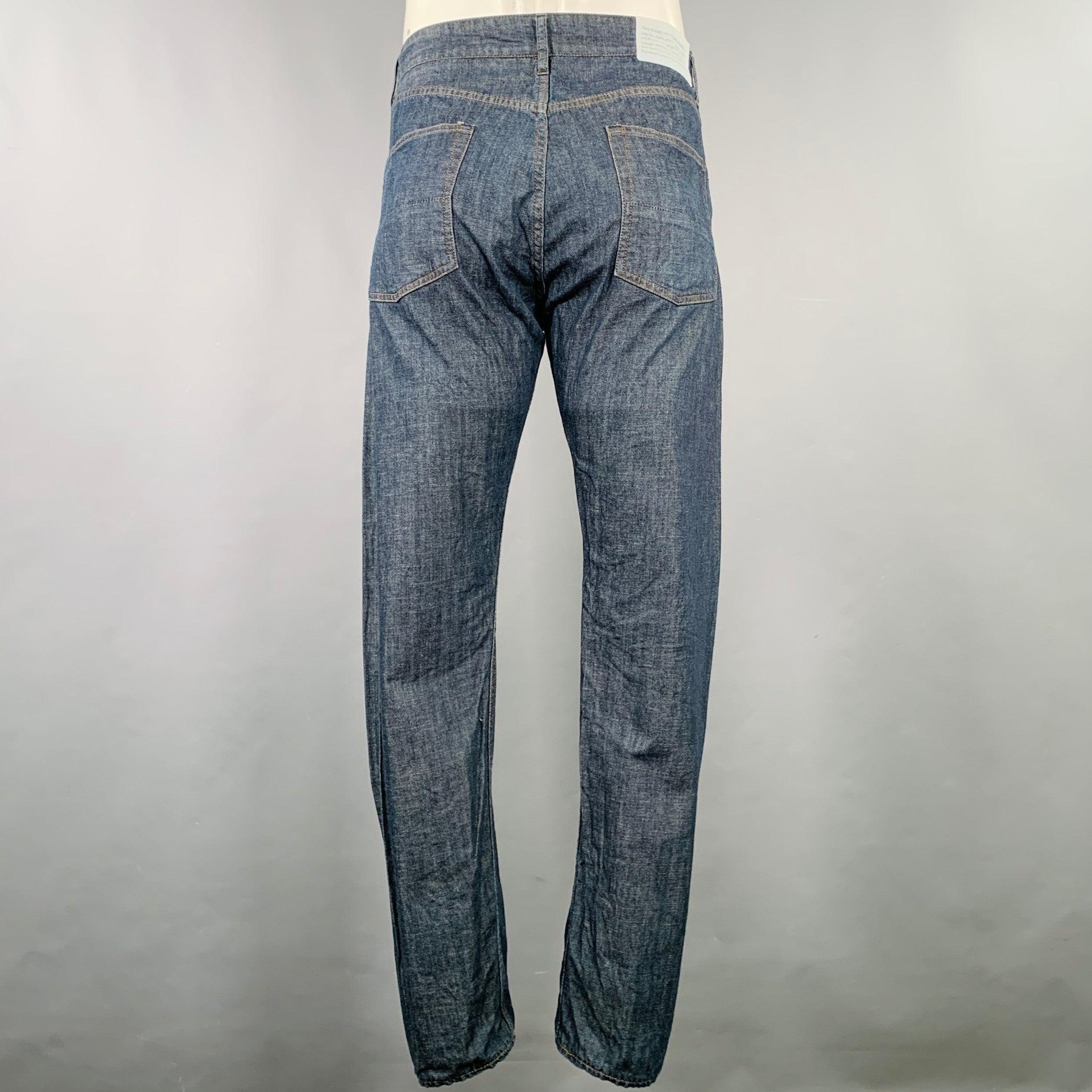 ENGINEERED GARMENTS jeans
in a
blue cotton denim woven fabric featuring subtle contrast stitching, five pockets, and zip fly closure. Made in USA.Excellent Pre-Owned Condition. 

Marked:   34 

Measurements: 
  Waist: 34 inches Rise:
10 inches