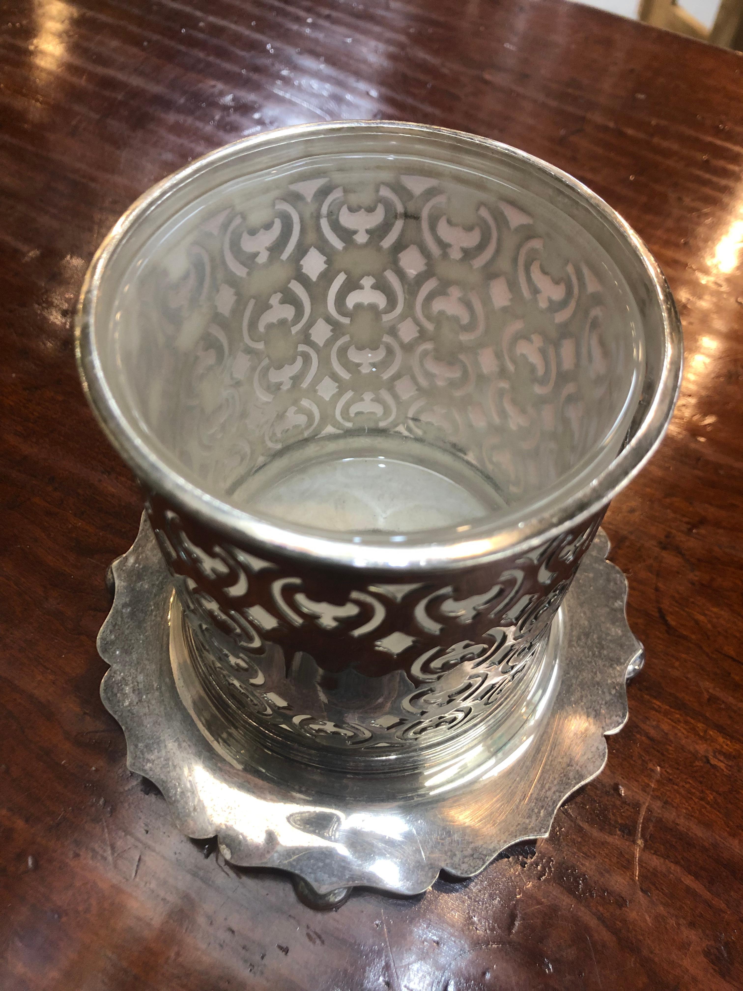 England, 1880, Pierced Silver Plated Jam Pot with a Frosted Liner and Bun Feet For Sale 2