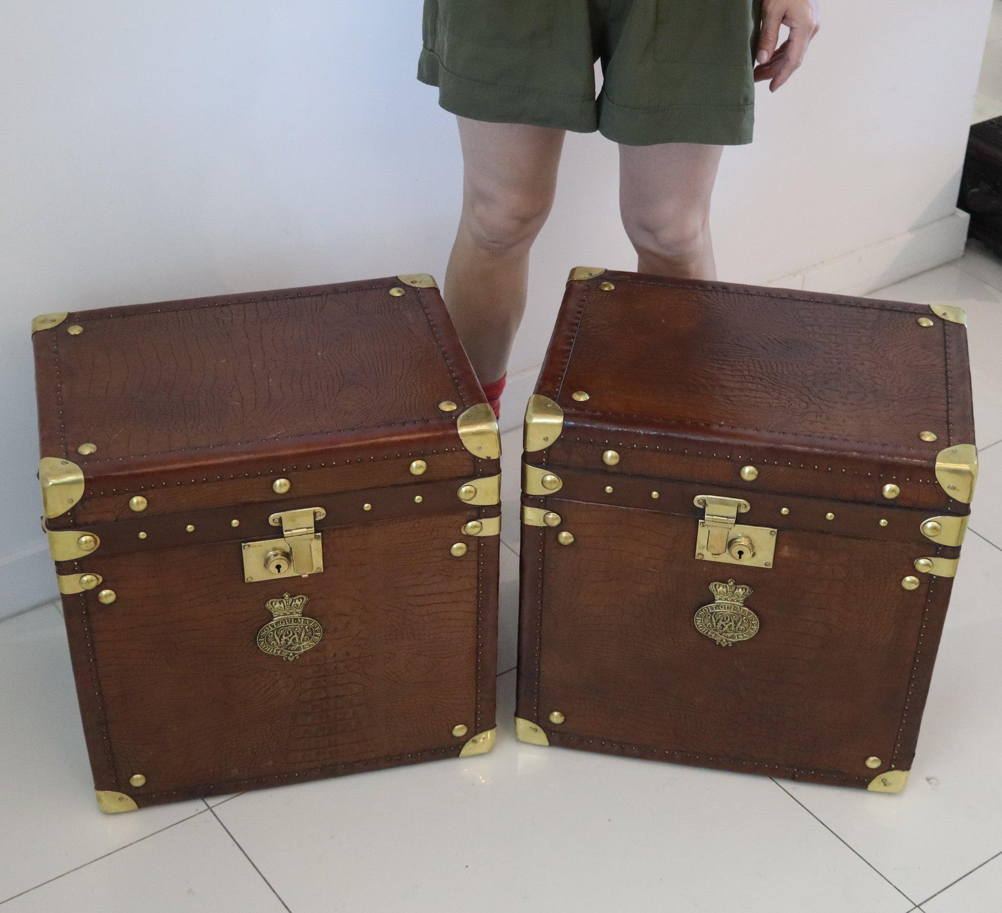 ENGLAND 1890 Victorian Pair Of Army Officer Travel Chests In Crocodile Leather For Sale 6