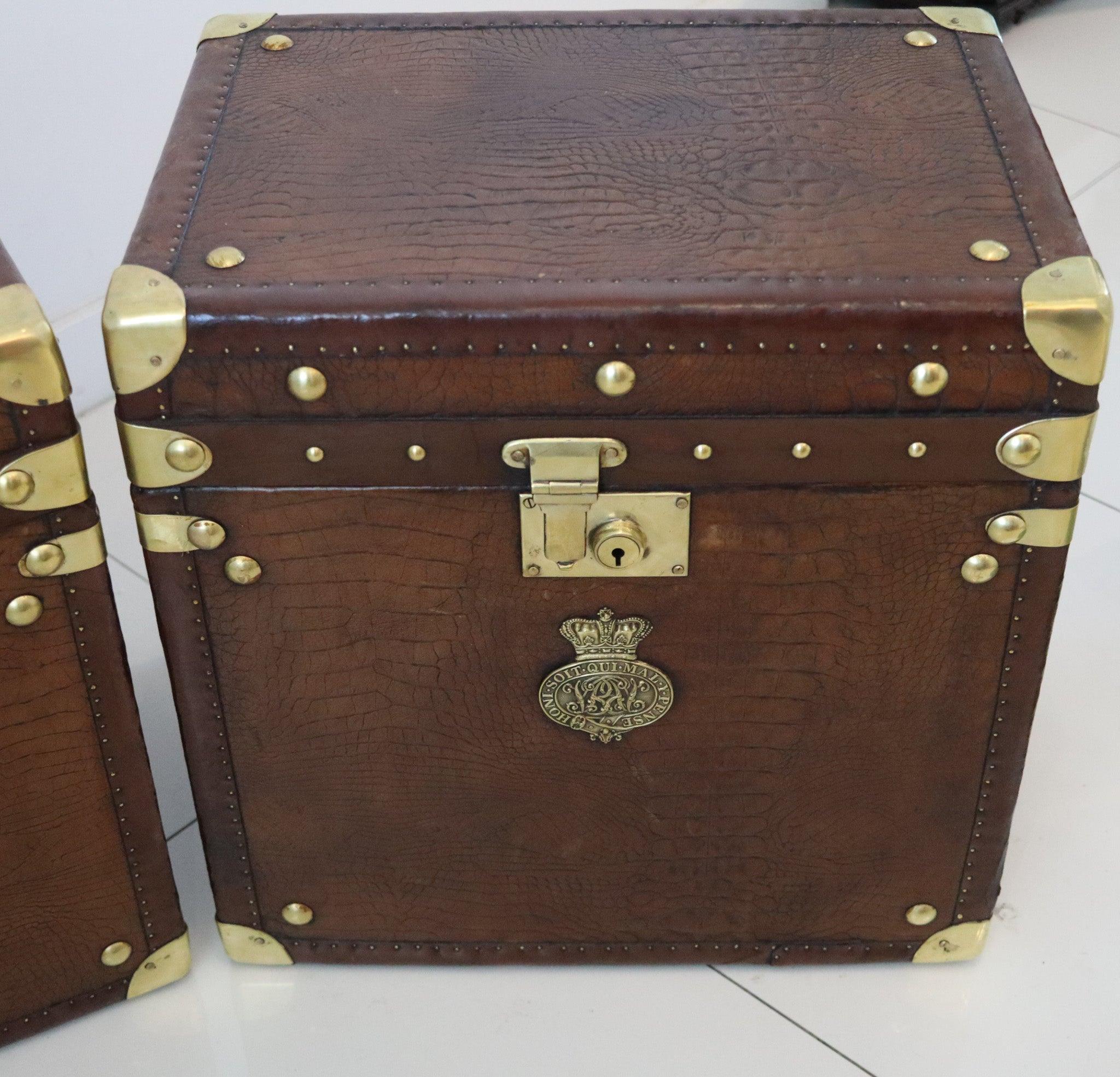 Hand-Crafted ENGLAND 1890 Victorian Pair Of Army Officer Travel Chests In Crocodile Leather For Sale