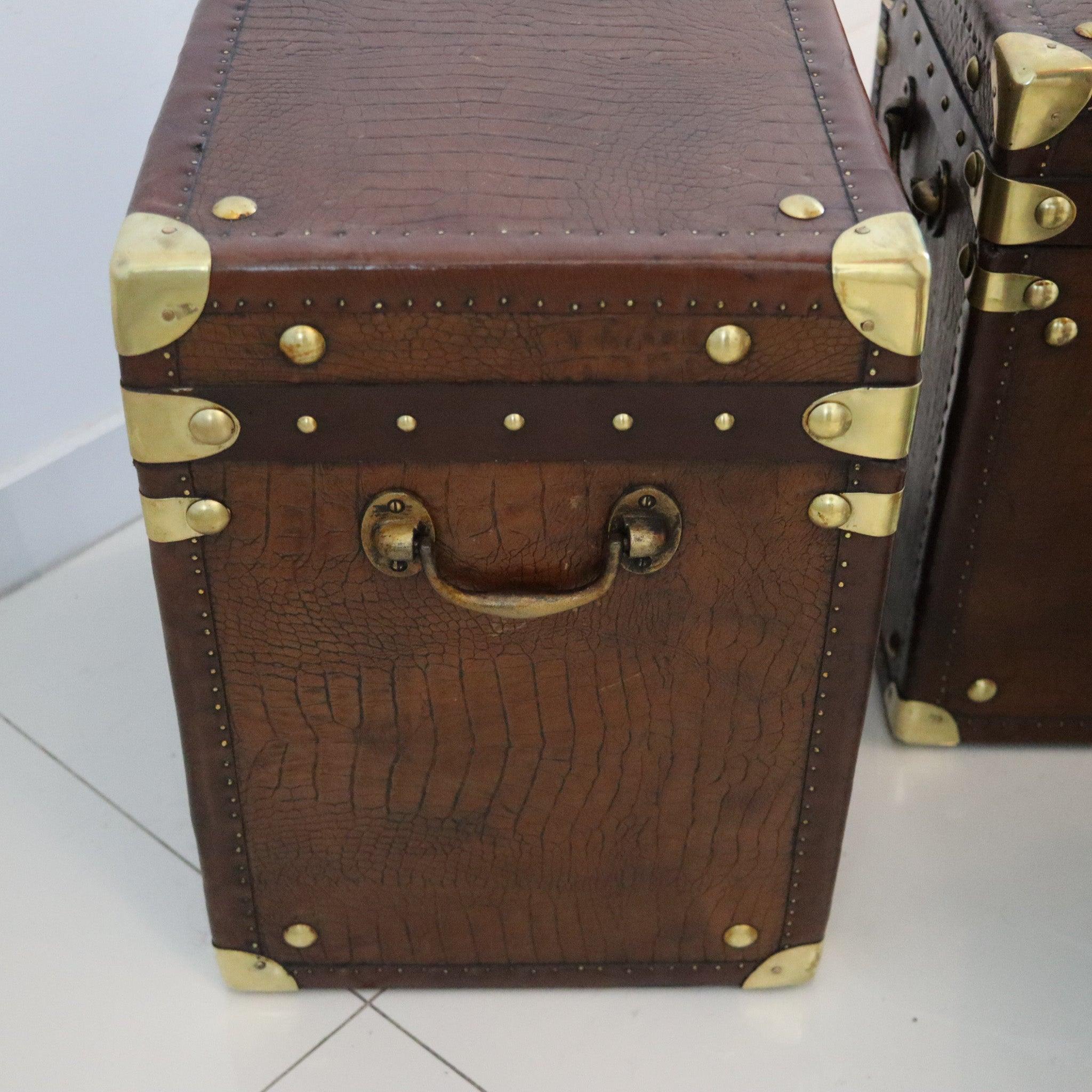 ENGLAND 1890 Victorian Pair Of Army Officer Travel Chests In Crocodile Leather For Sale 2