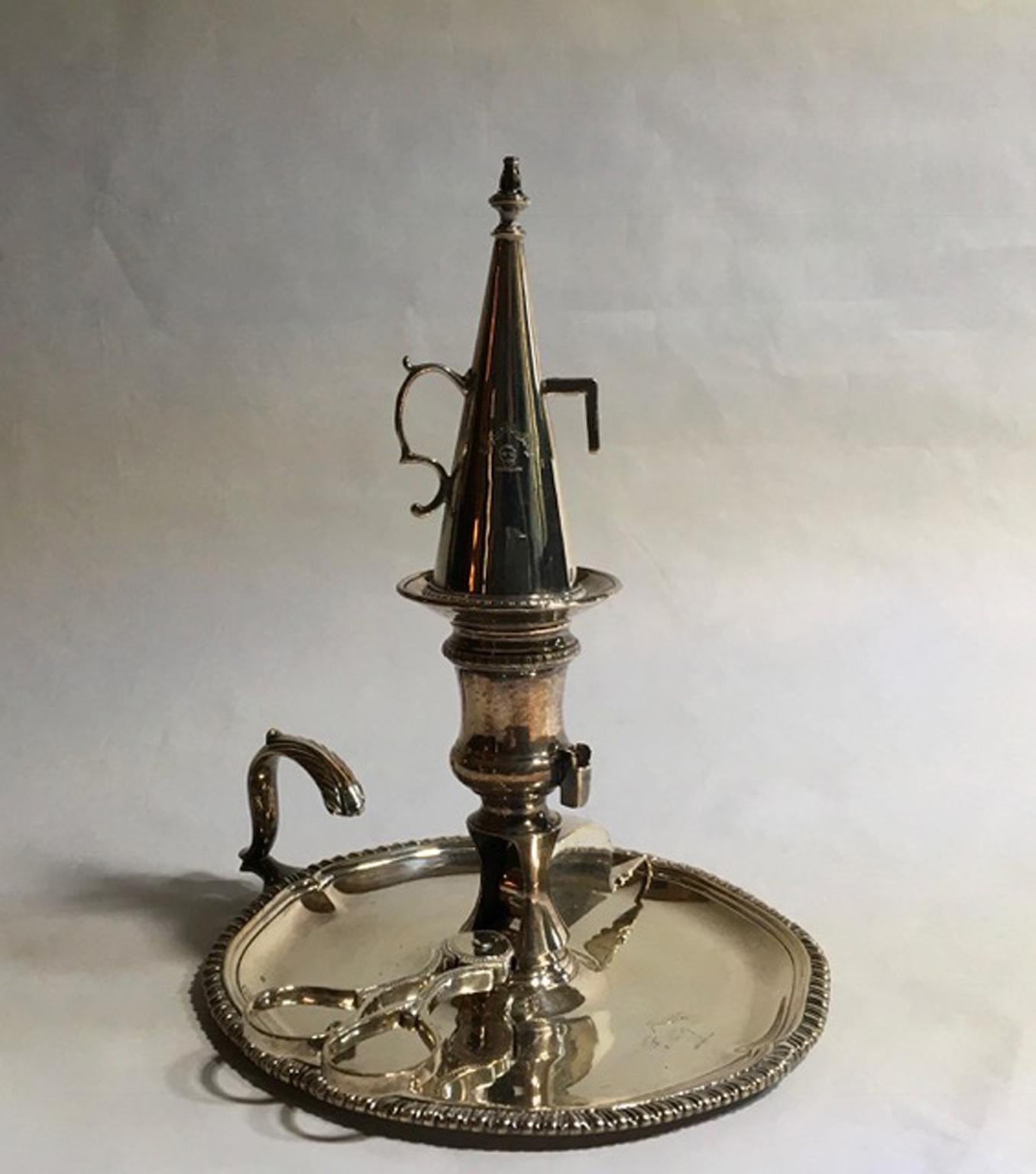 It is not easy to find a similar fully set, with original nozzle and snuffer. All the pieces are in sterling silver marked throughout.
Marked also with the words 