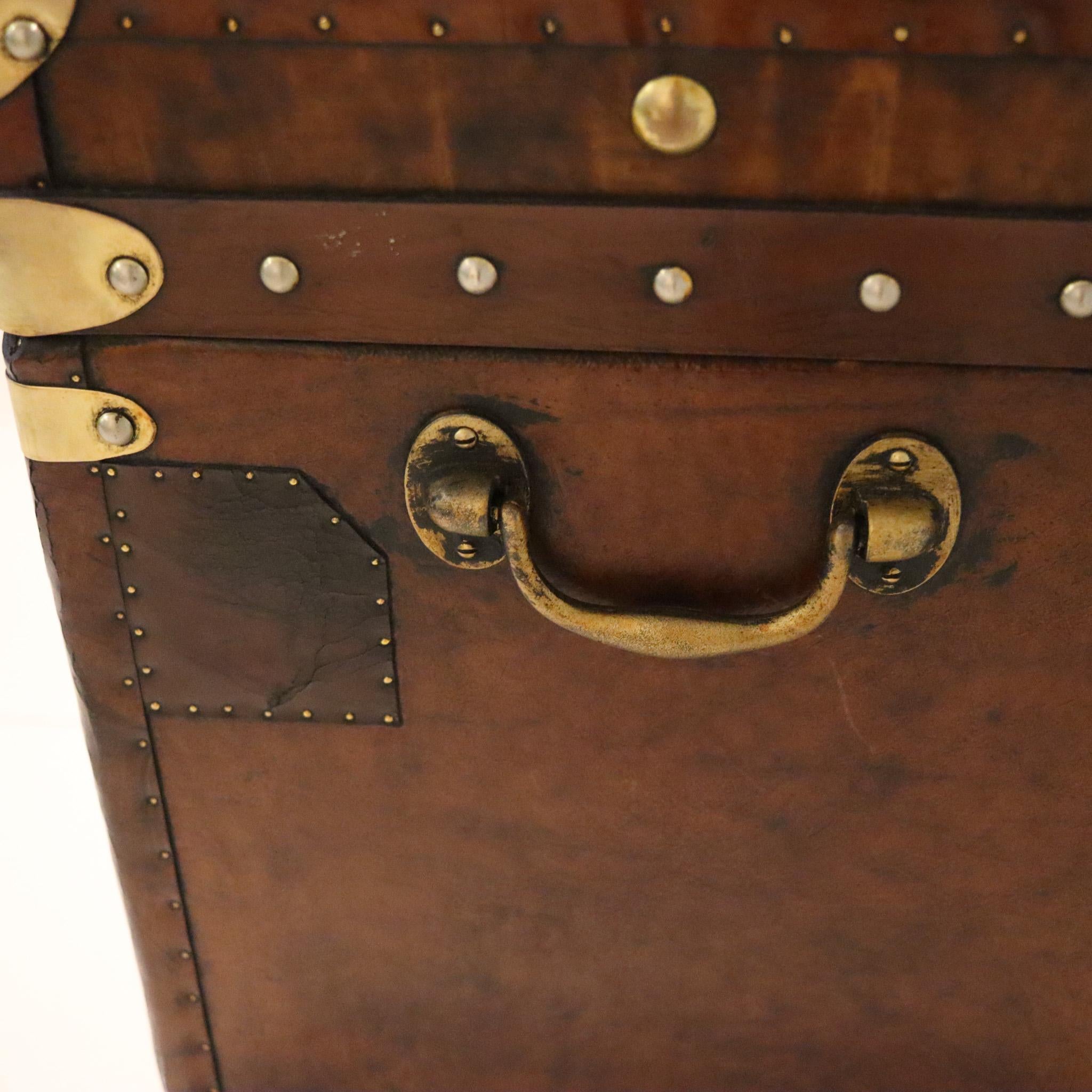 Hand-Crafted England 1900 Victorian Army Officer Travel Chest In Leather And Bronze For Sale