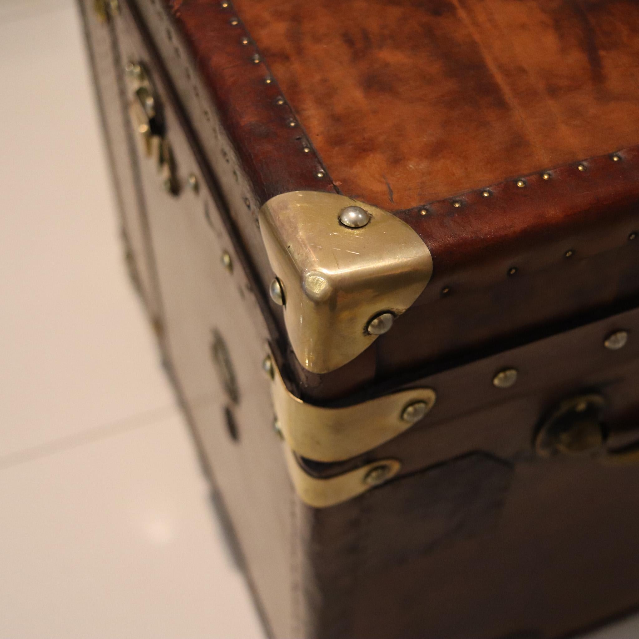 England 1900 Victorian Army Officer Travel Chest In Leather And Bronze In Excellent Condition For Sale In Miami, FL