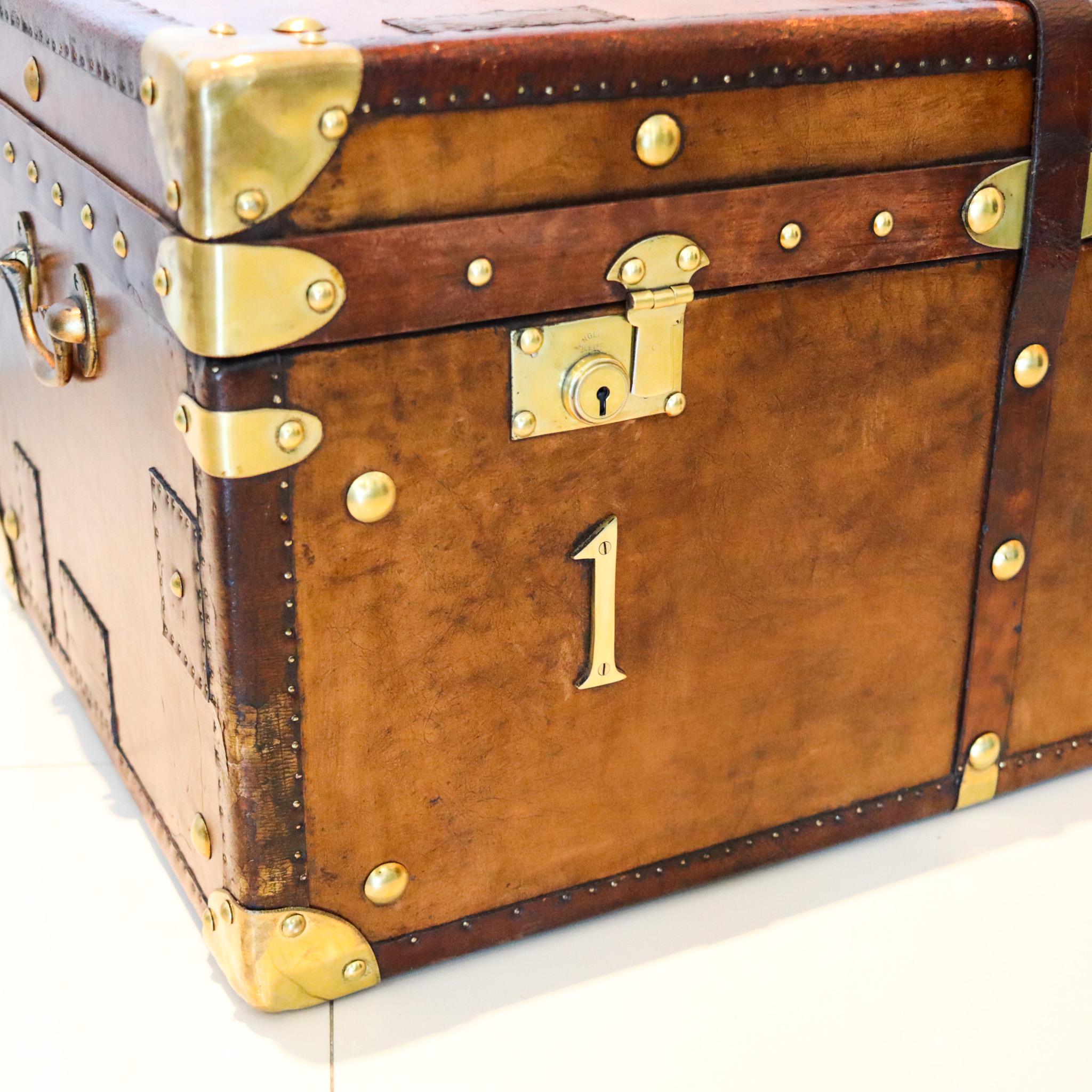 A British military officer chest.

Exceptional rectangular British military officer's travel trunk chest, superbly rebuilt and refurbished in beautifully patinated antique leather with accents in solid brass and fitted with two hinged handles. The