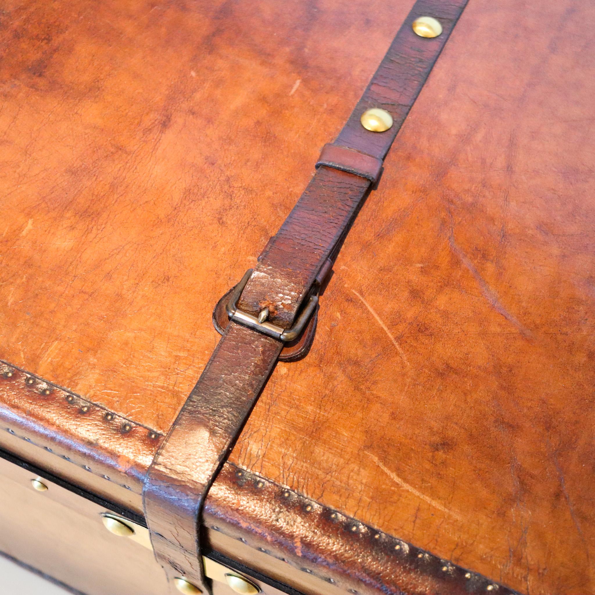 Late Victorian England 1900 Victorian Large Army Officer Travel Chest in Leather and Bronze For Sale