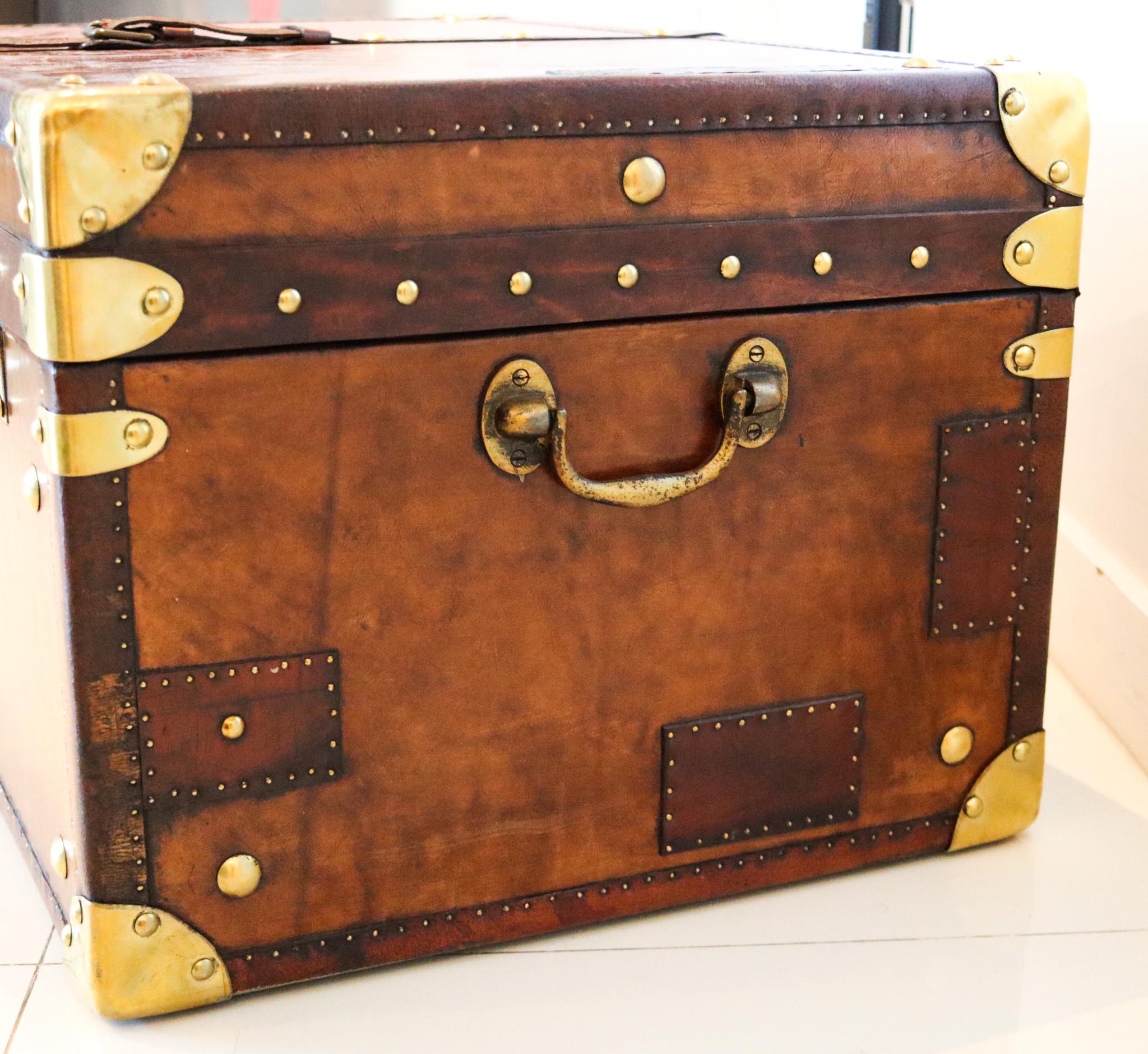 English England 1900 Victorian Large Army Officer Travel Chest in Leather and Bronze For Sale