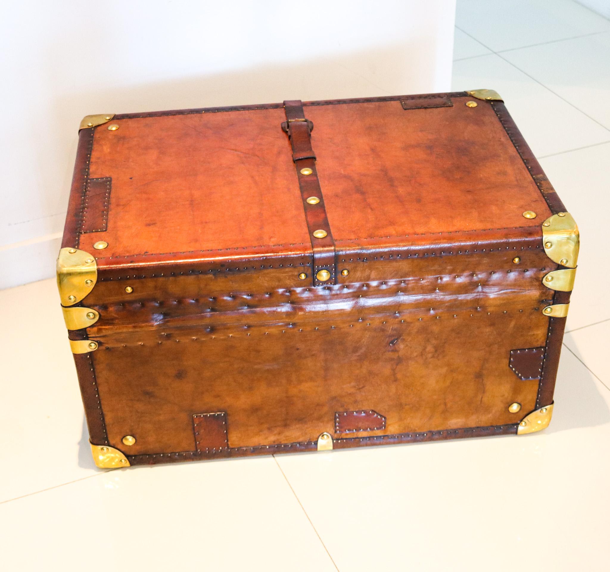 Brass England 1900 Victorian Large Army Officer Travel Chest in Leather and Bronze For Sale