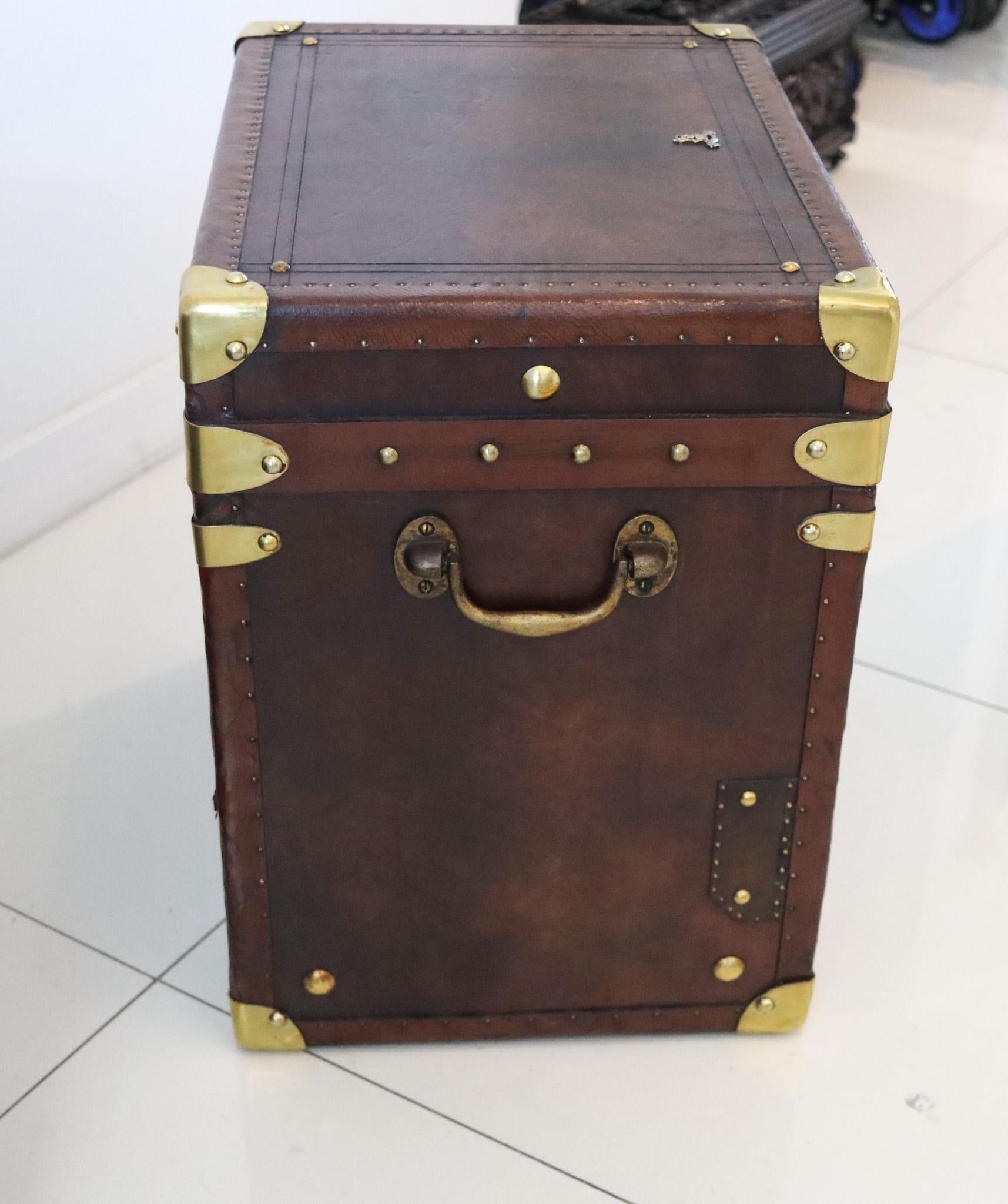 ENGLAND 1900 Victorian Pair Of Army Officer Travel Chests In Leather And Bronze 1