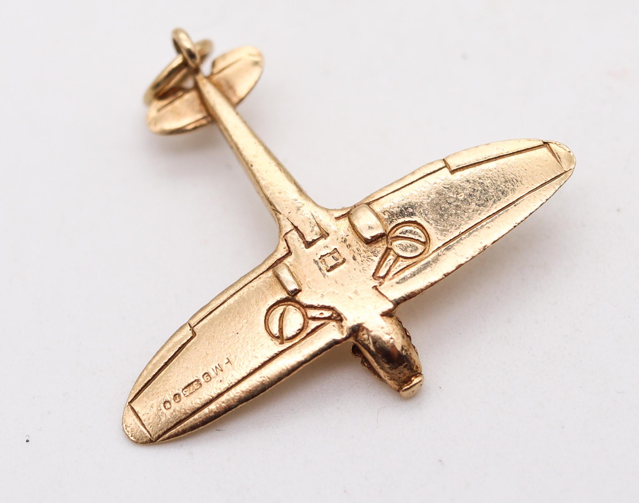 England 1950 Post War Enameled Airplane Pendant Charm In 9Kt Yellow Gold In Excellent Condition For Sale In Miami, FL