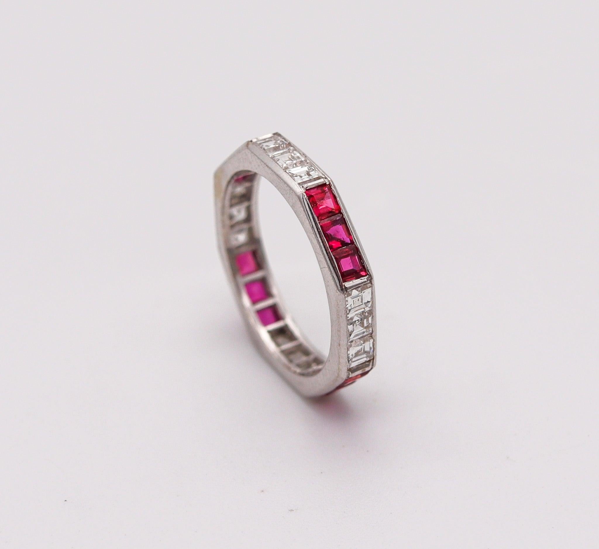 ENGLAND 1970 Octagonal Eternity Ring 18Kt Gold With 2.16 Ctw Diamonds & Rubies In Excellent Condition For Sale In Miami, FL