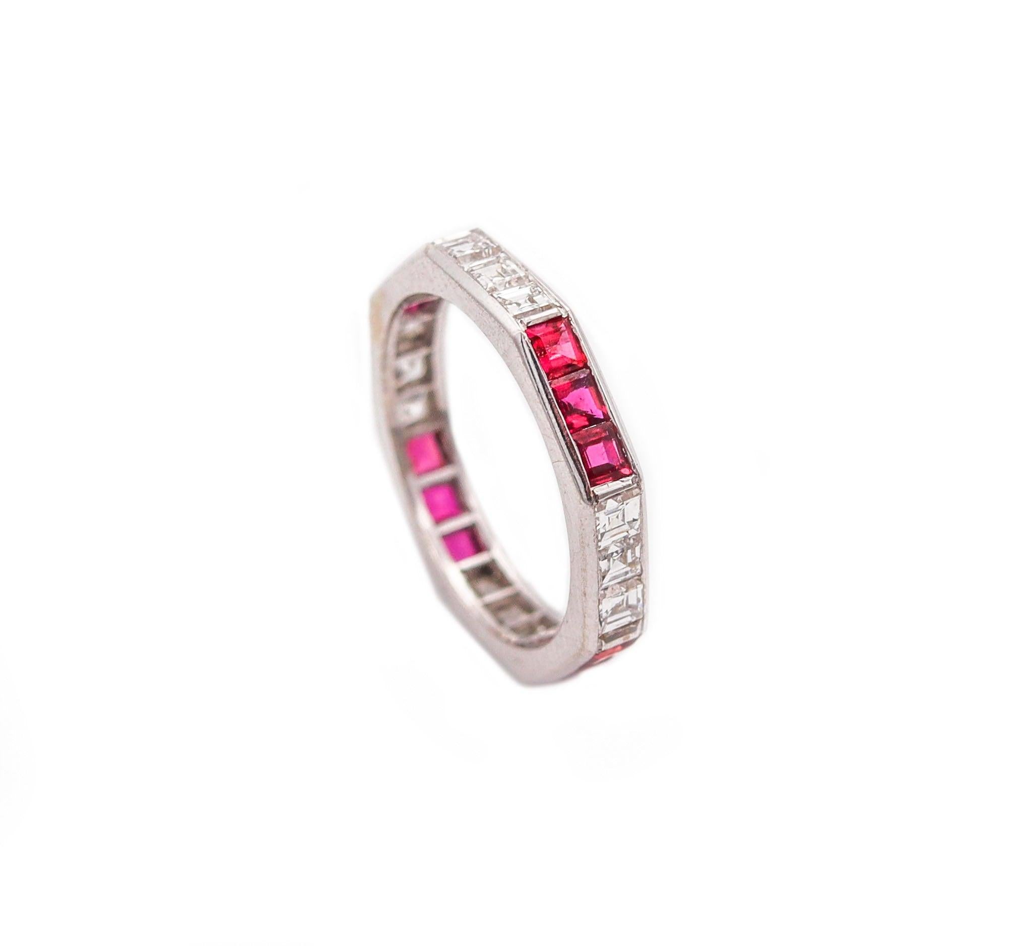 ENGLAND 1970 Octagonal Eternity Ring 18Kt Gold With 2.16 Ctw Diamonds & Rubies For Sale 1