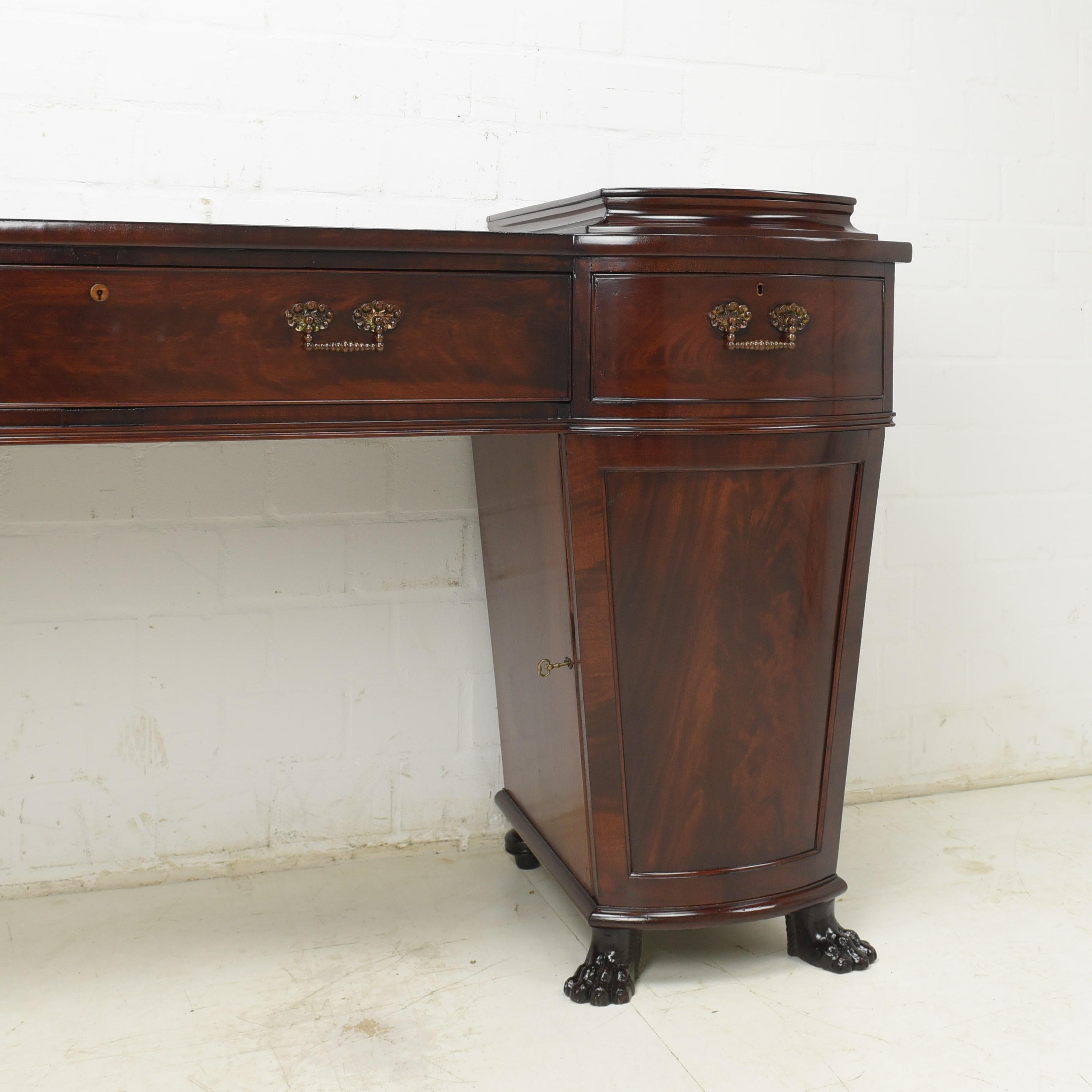 England Console Pedestal Sideboard in Mahogany, circa 1800 For Sale 5