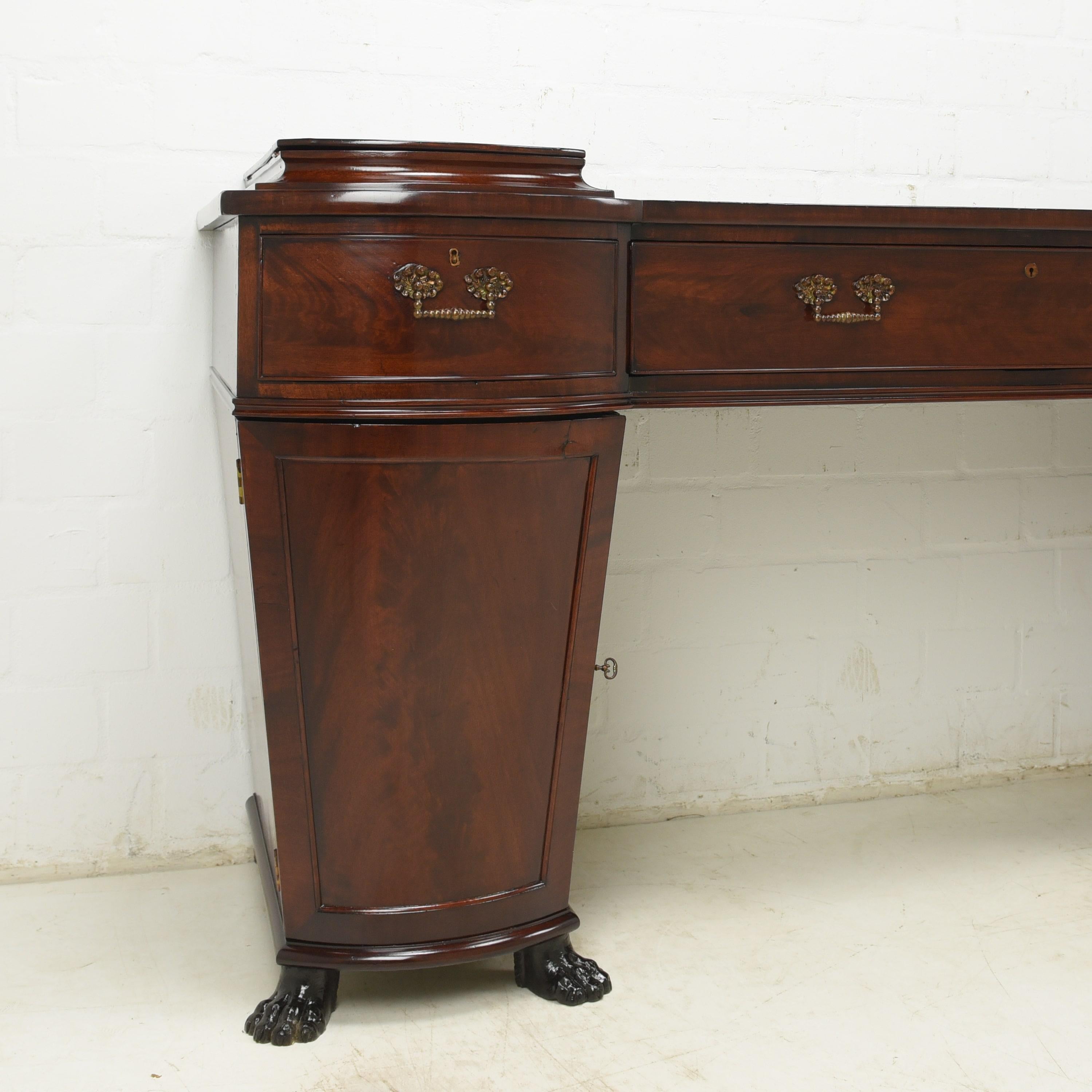 England Console Pedestal Sideboard in Mahogany, circa 1800 For Sale 4