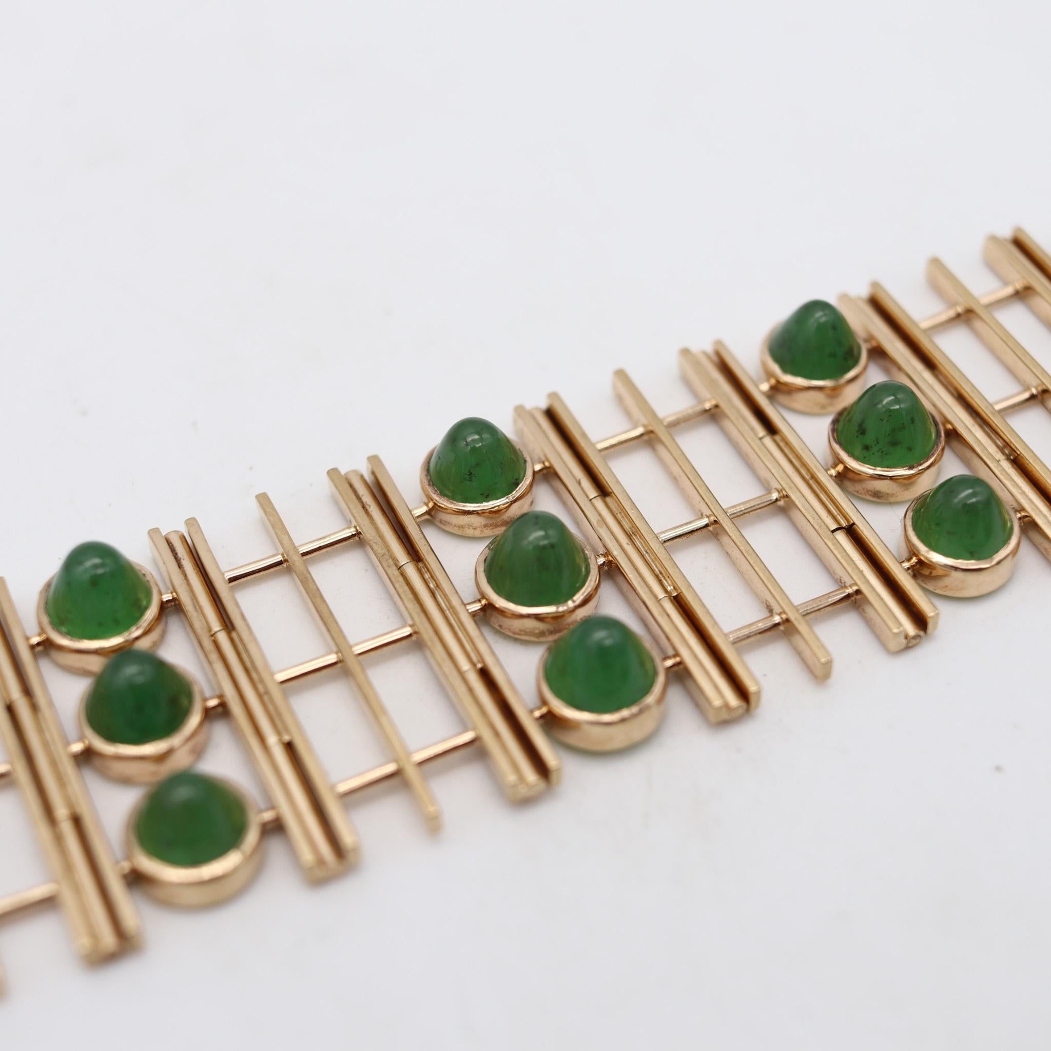Bracelet moderniste géométrique en or 9 carats avec jade néphrite 45,18 carats en vente 1