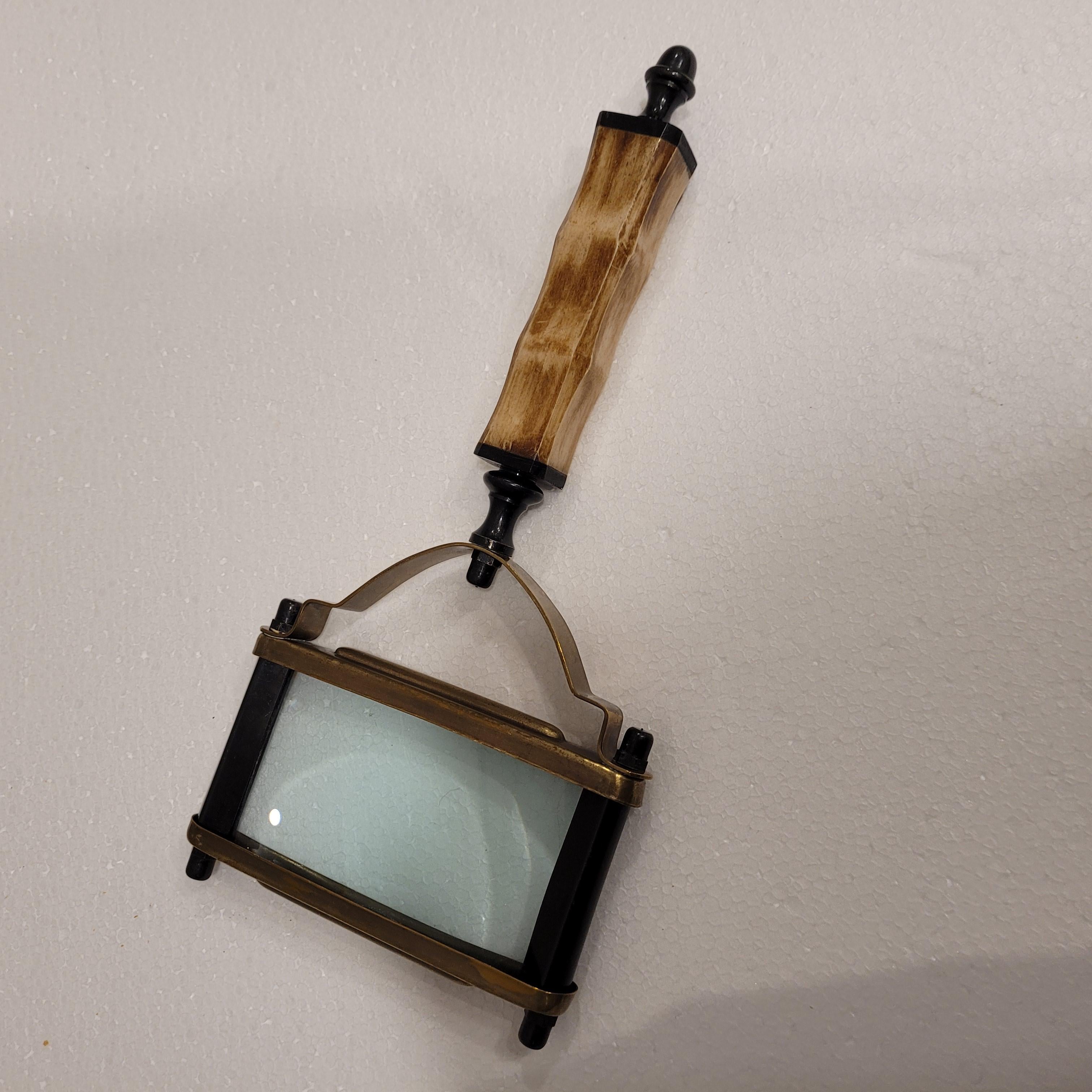 Hand-Crafted England Hand magnifying glass / Magnifying lens, Antler and metal