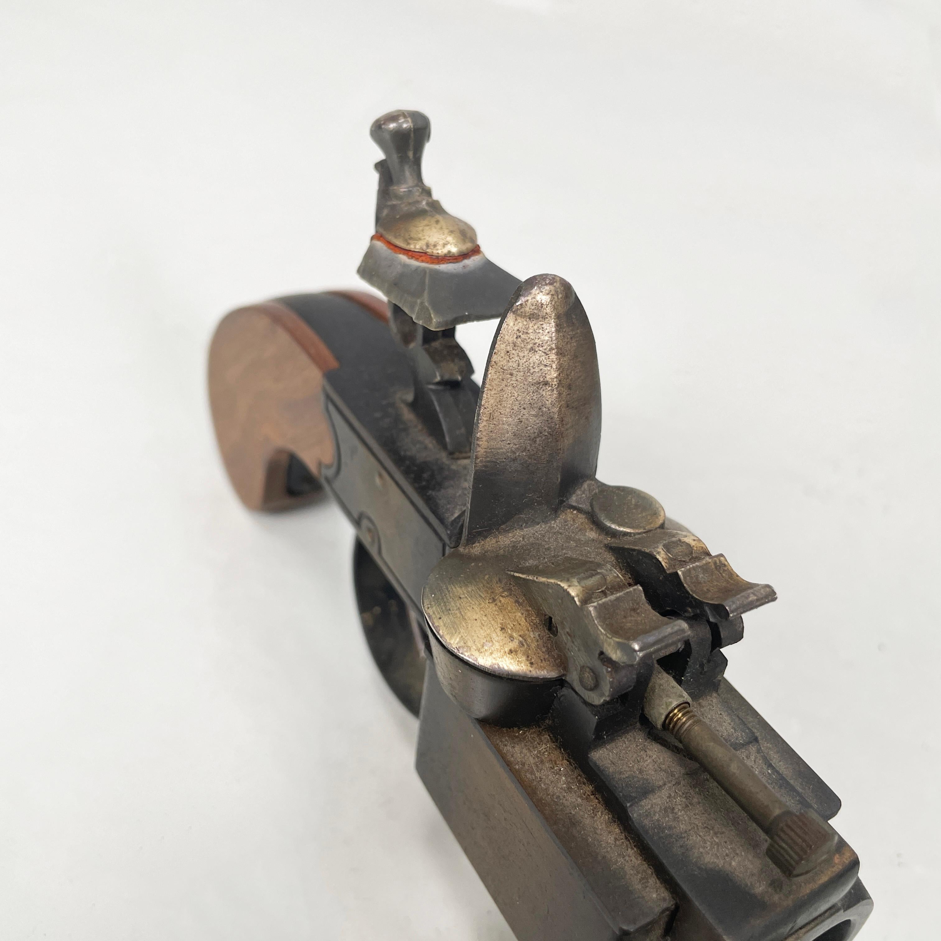 Metal England mid-century modern Lighter Tinder Pistol by Dunhill, 1930-1940s