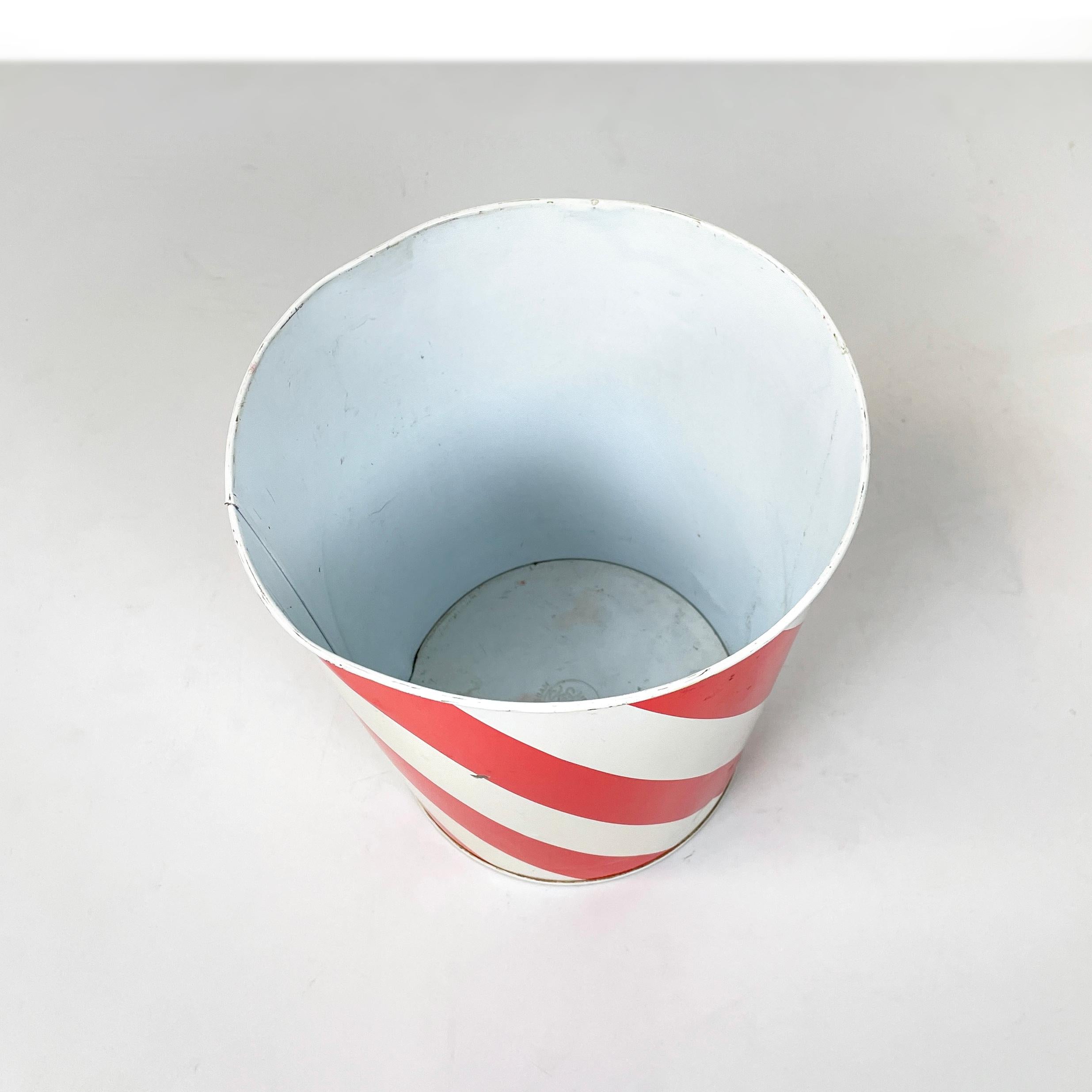 Modern England modern Round wastepaper basket in red and white metal, 1990s For Sale