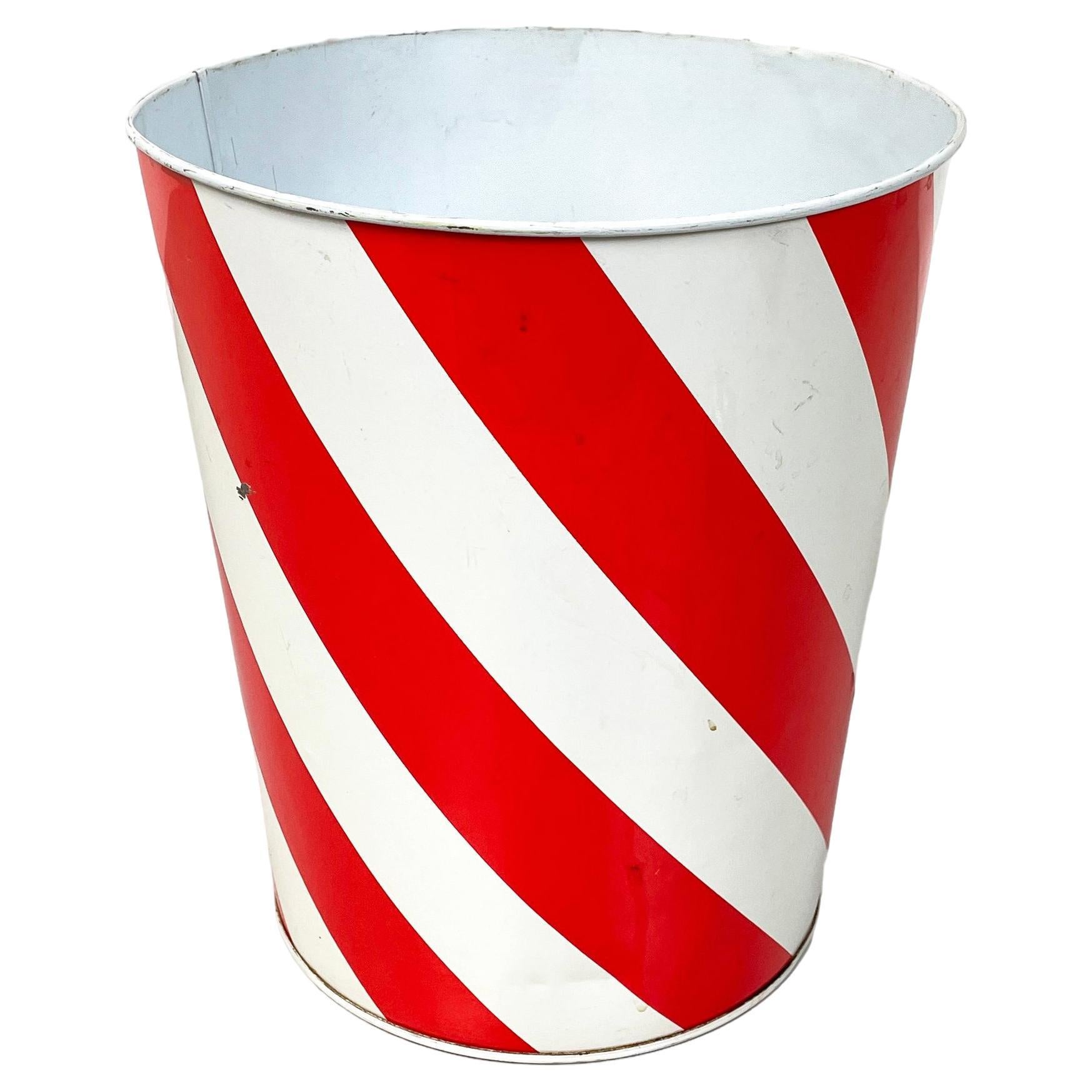 England modern Round wastepaper basket in red and white metal, 1990s For Sale