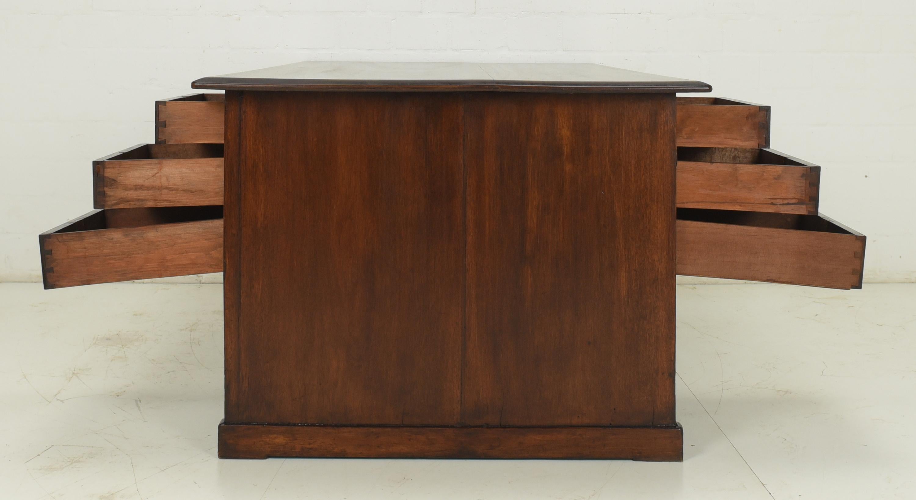 Partner-Schreibtisch/Doppeltisch aus massivem Mahagoni, um 1880 im Angebot 4