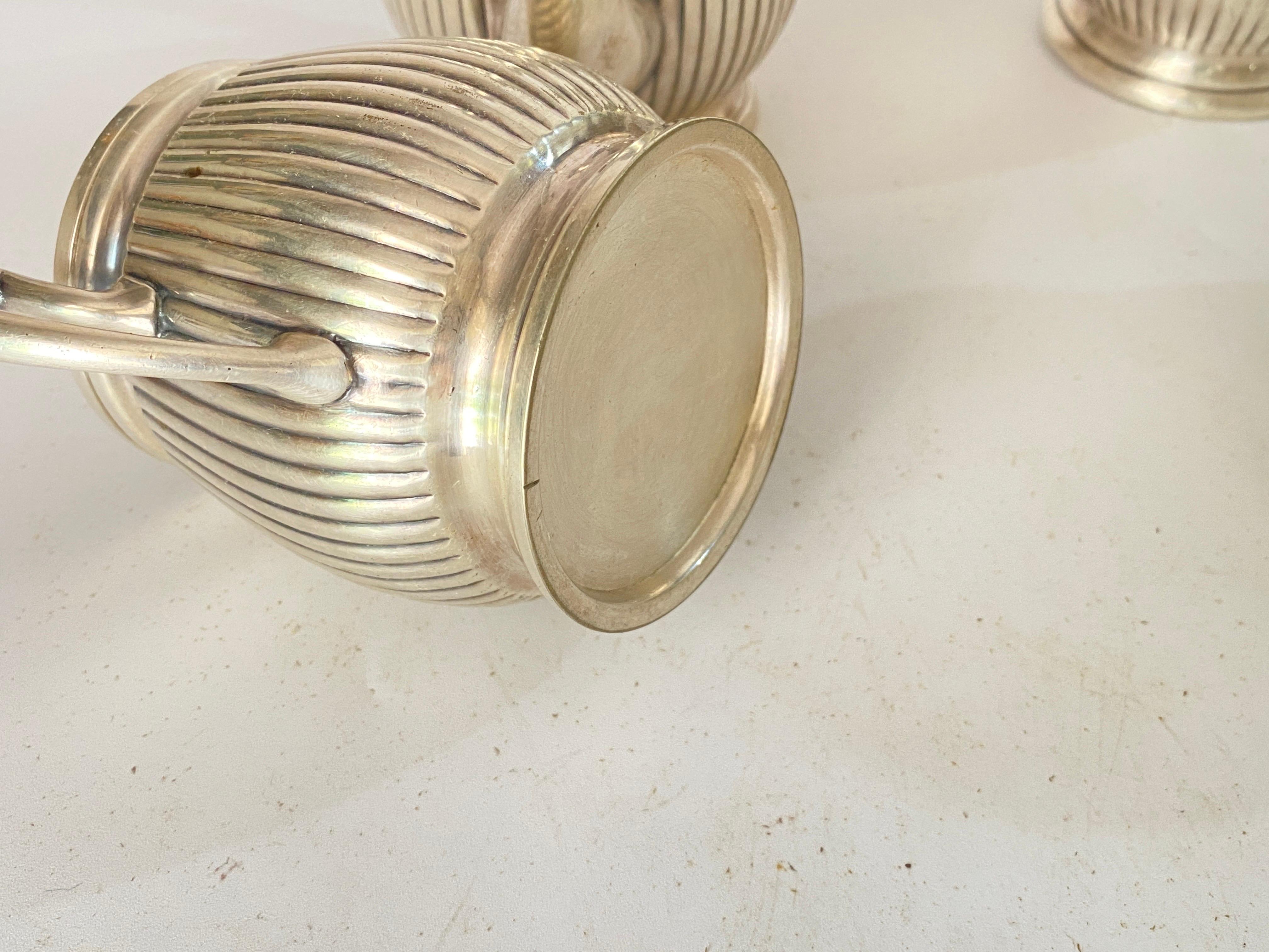 England Versilbertes Metall 5 Pieces von Kaffee Tee Service Silber Farbe 20. Jahrhundert im Zustand „Gut“ im Angebot in Auribeau sur Siagne, FR