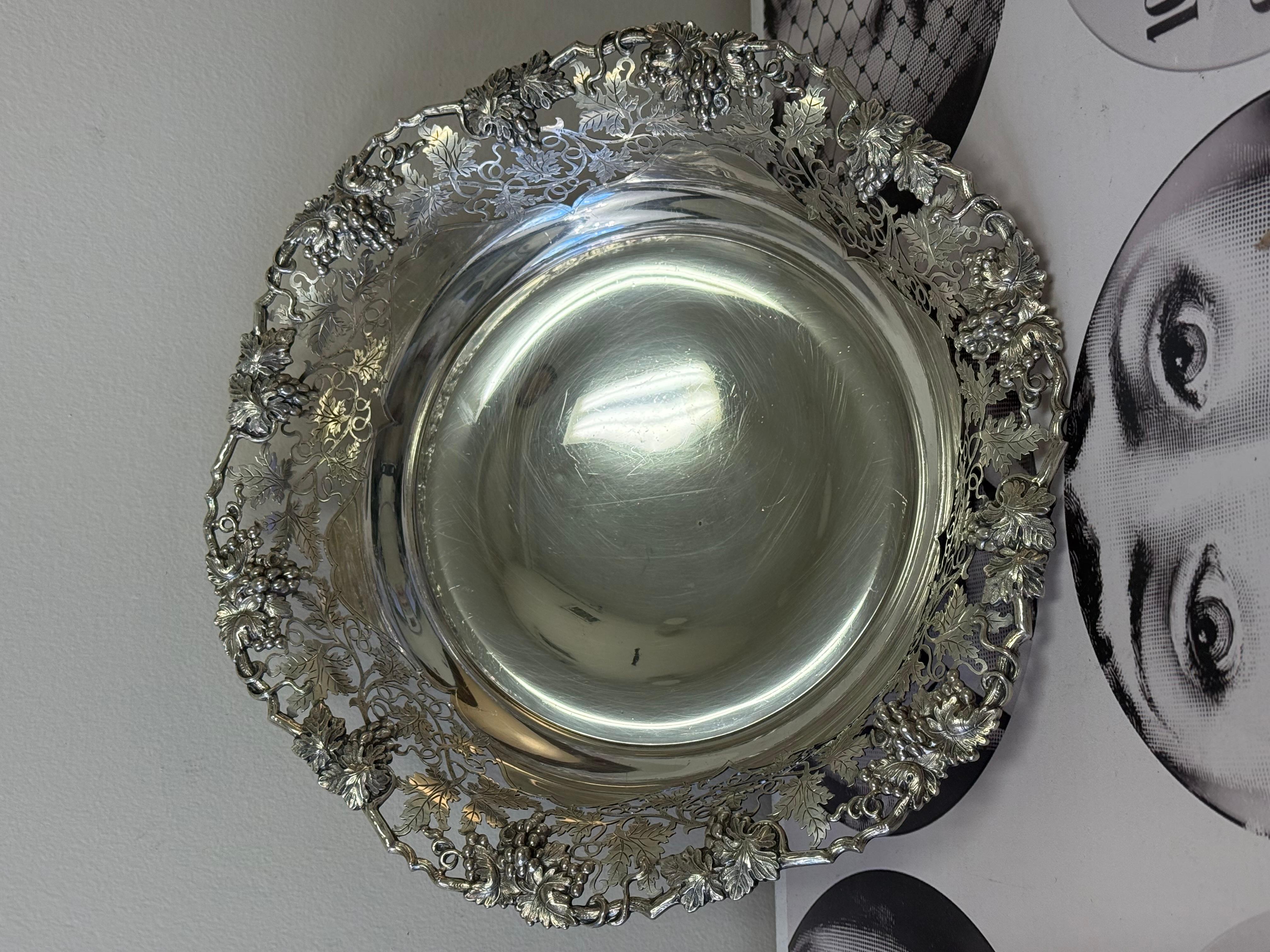 Ciotola floreale in argento Sterling England In condizioni ottime in vendita a Miami, FL