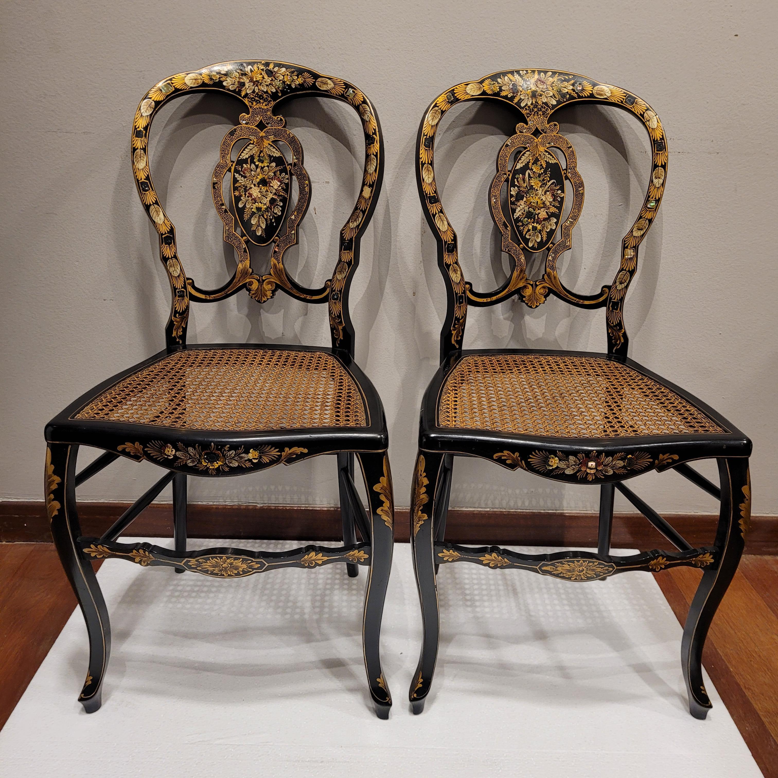 Inglaterra Victoriana Pareja de laca negra  sillas con incrustaciones de nácar 1