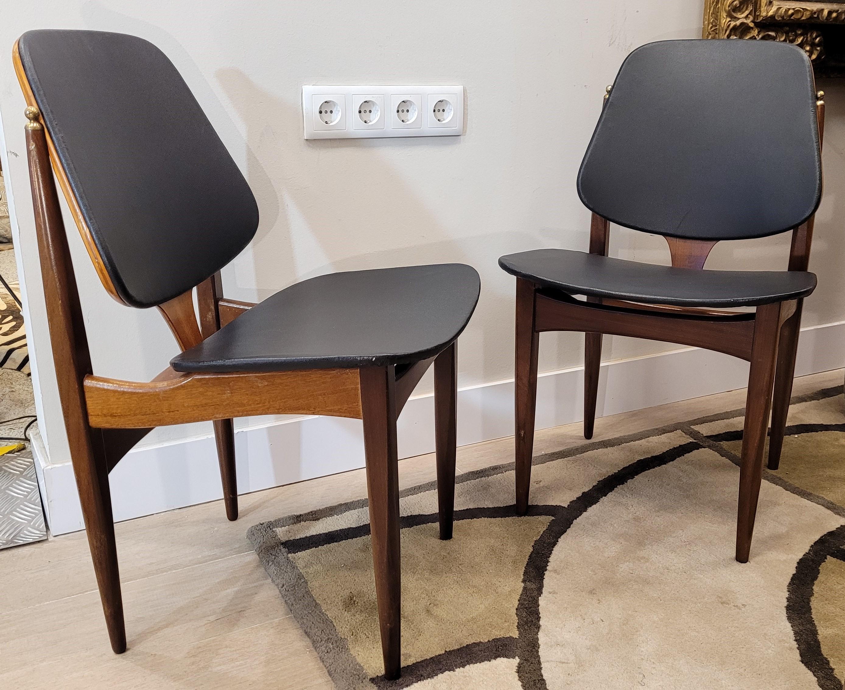 England wood black leather pair  Elliotts of Newbury Chairs  For Sale 11