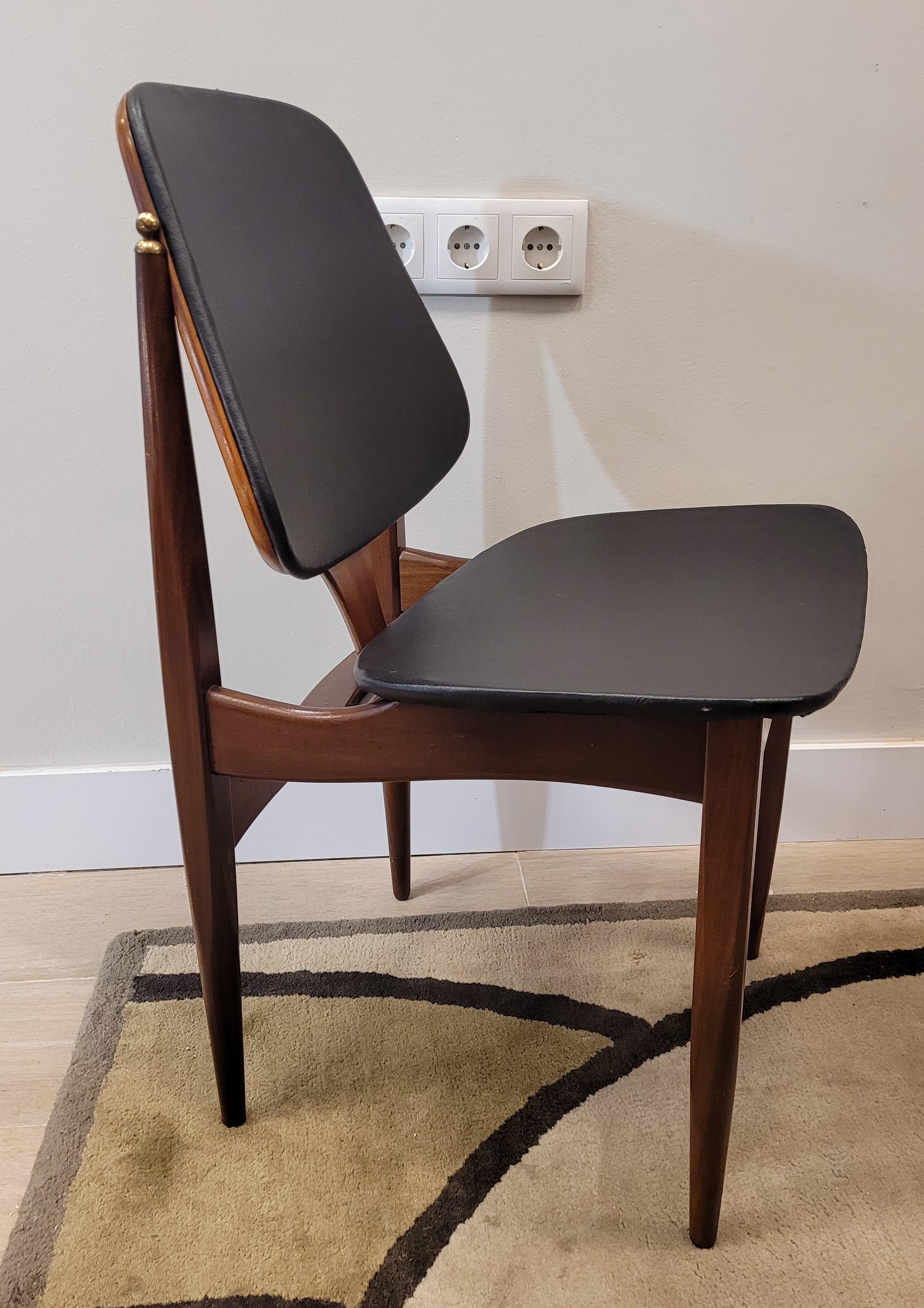 England wood black leather pair  Elliotts of Newbury Chairs  In Good Condition For Sale In Valladolid, ES