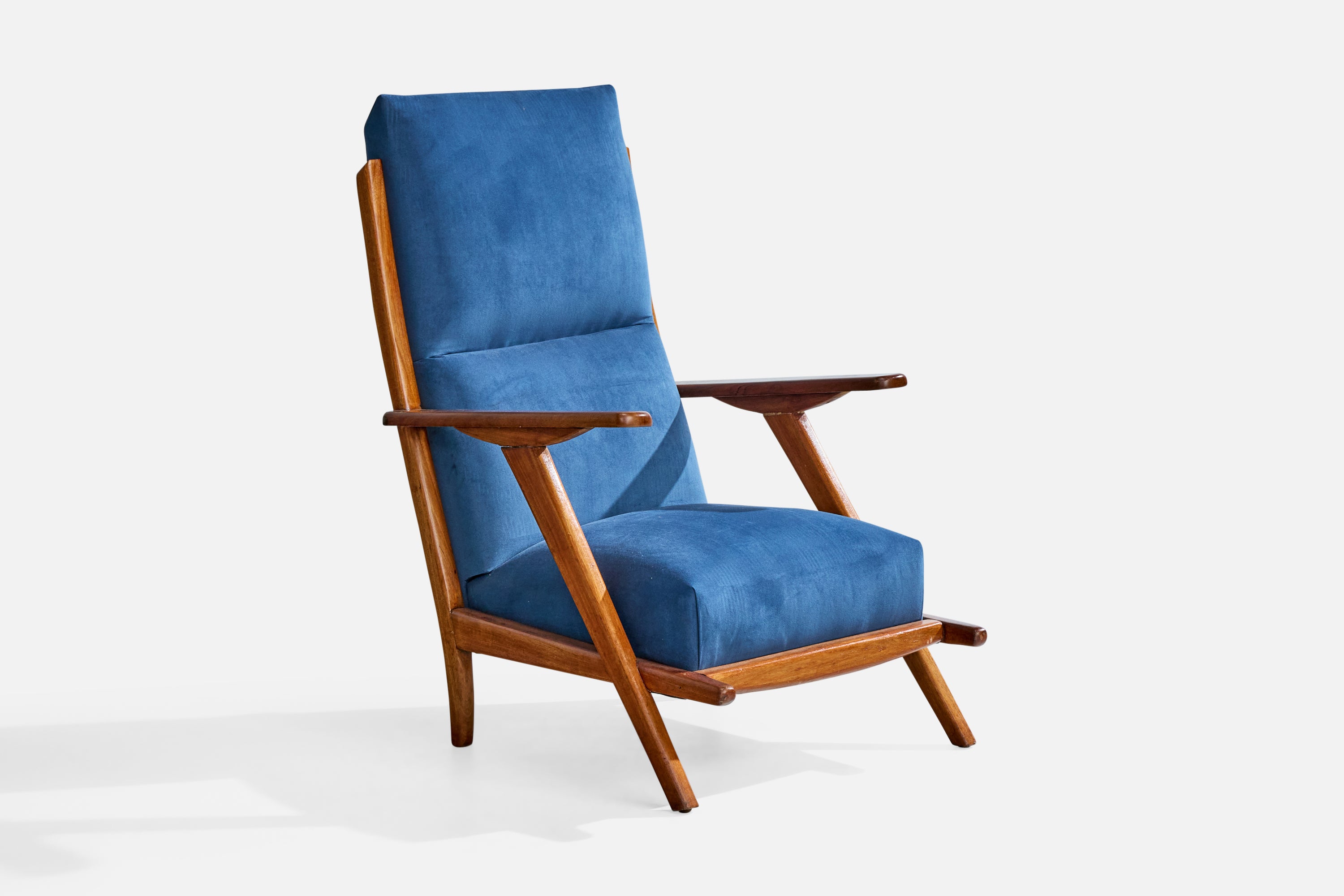 Chaise longue en noyer et tissu bleu conçue et produite par A.I.C. Bonta, Argentine, vers les années 1950.

Usure conforme à l'âge et à l'utilisation. 

Le tissu a été mis à jour à un moment donné de l'histoire récente.

Dimensions globales (pouces)