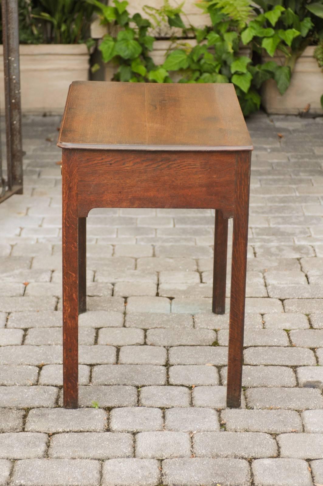 English 1780s Georgian Oak Side Table with Marlborough Legs and Chinoiserie For Sale 4
