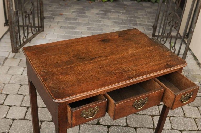 English 1780s Georgian Oak Side Table with Marlborough Legs and Chinoiserie For Sale 3