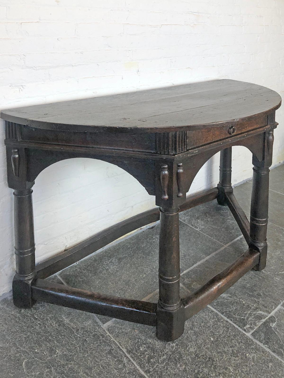 Inglés Siglo XVII Carlos I  Consola Demi-lune Roble en Bueno estado para la venta en Troy, NY