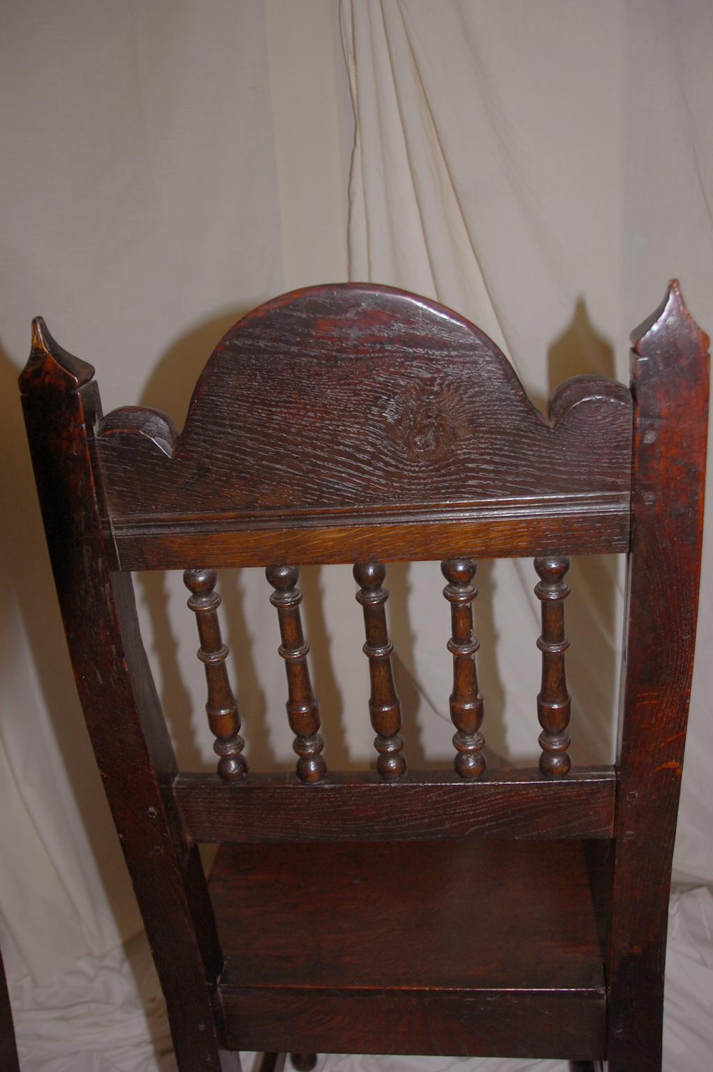 English 17th Century Charles II Oak Carved Pair of Spindleback Backstools For Sale 3